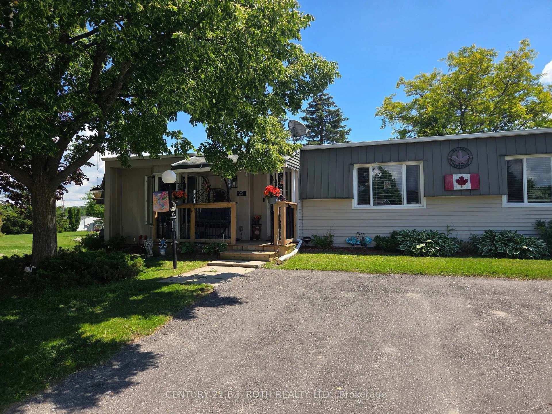 Photo 2 of 25 Comforts Cove Court, Innisfil, Rural Innisfil — HOMEH