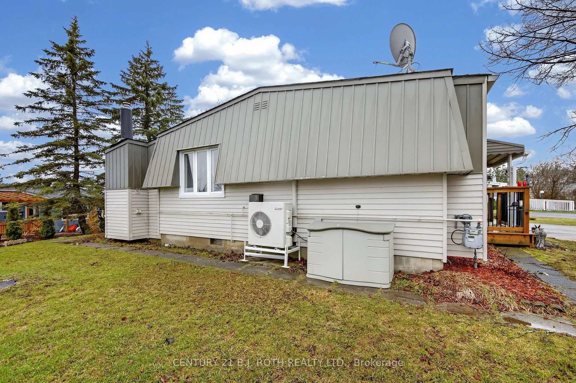 Photo 9 of 25 Comforts Cove Court, Innisfil, Rural Innisfil — HOMEH