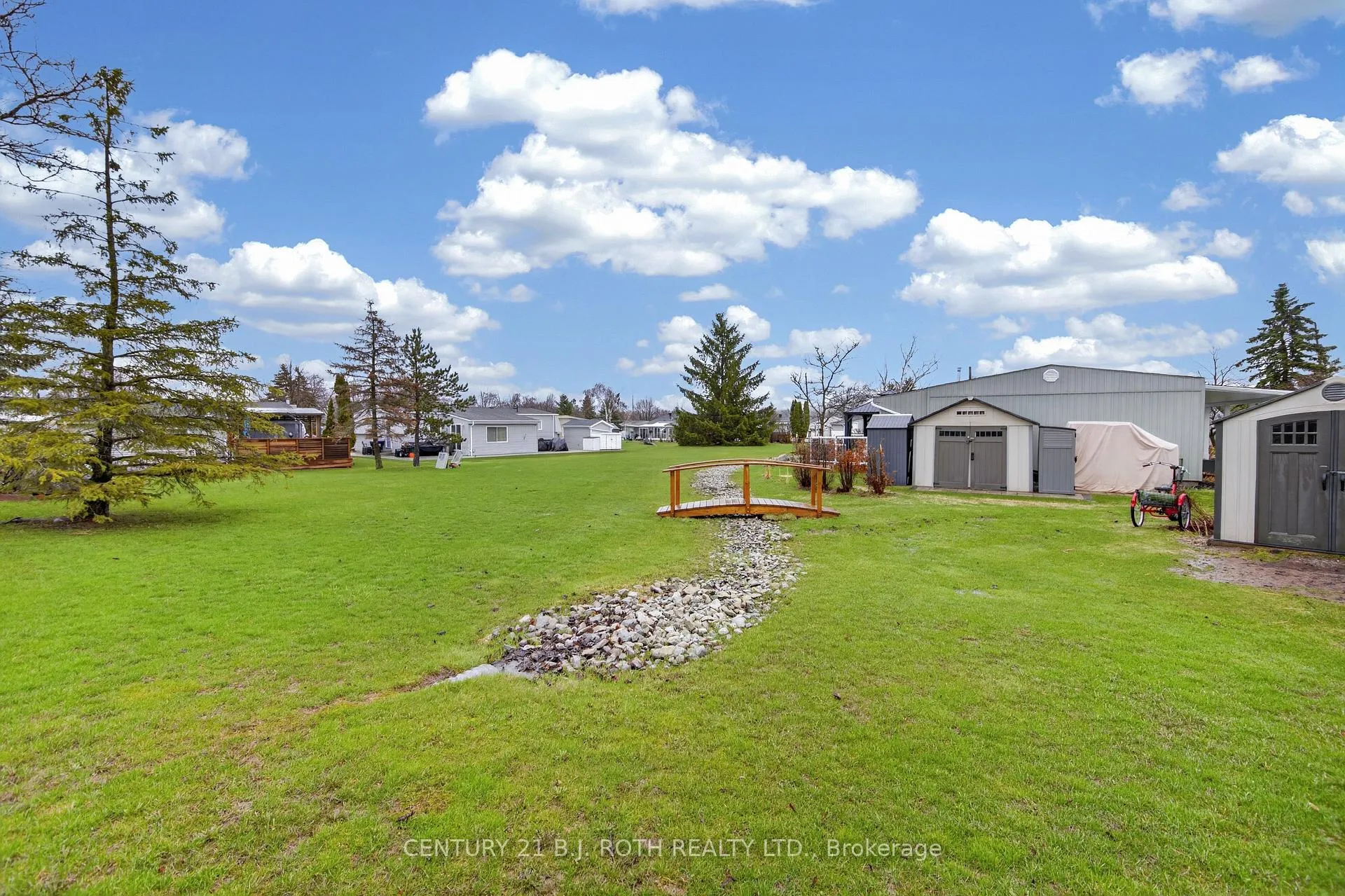 Photo 10 of 25 Comforts Cove Court, Innisfil, Rural Innisfil — HOMEH