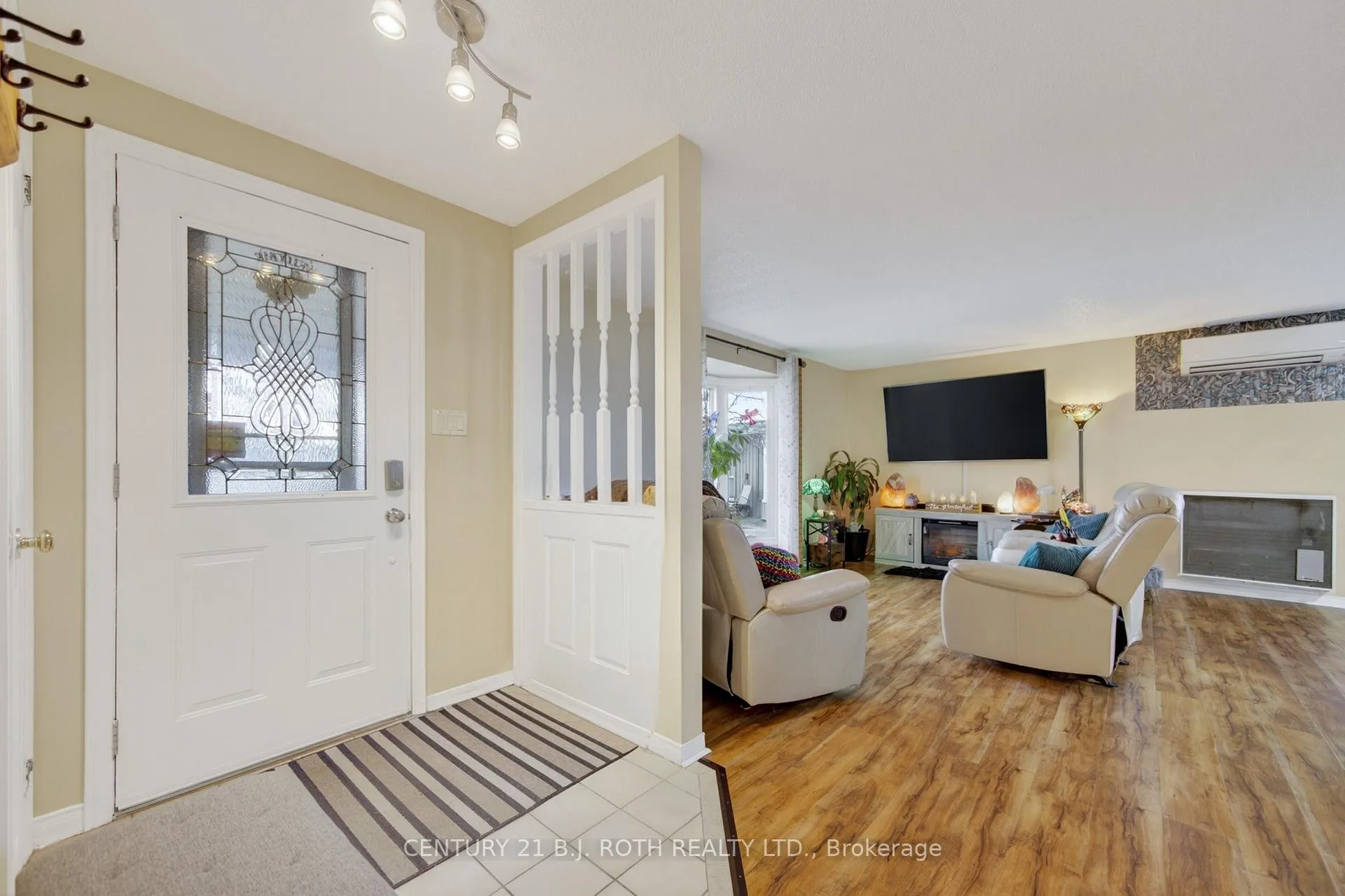 Photo 12 of 25 Comforts Cove Court, Innisfil, Rural Innisfil — HOMEH