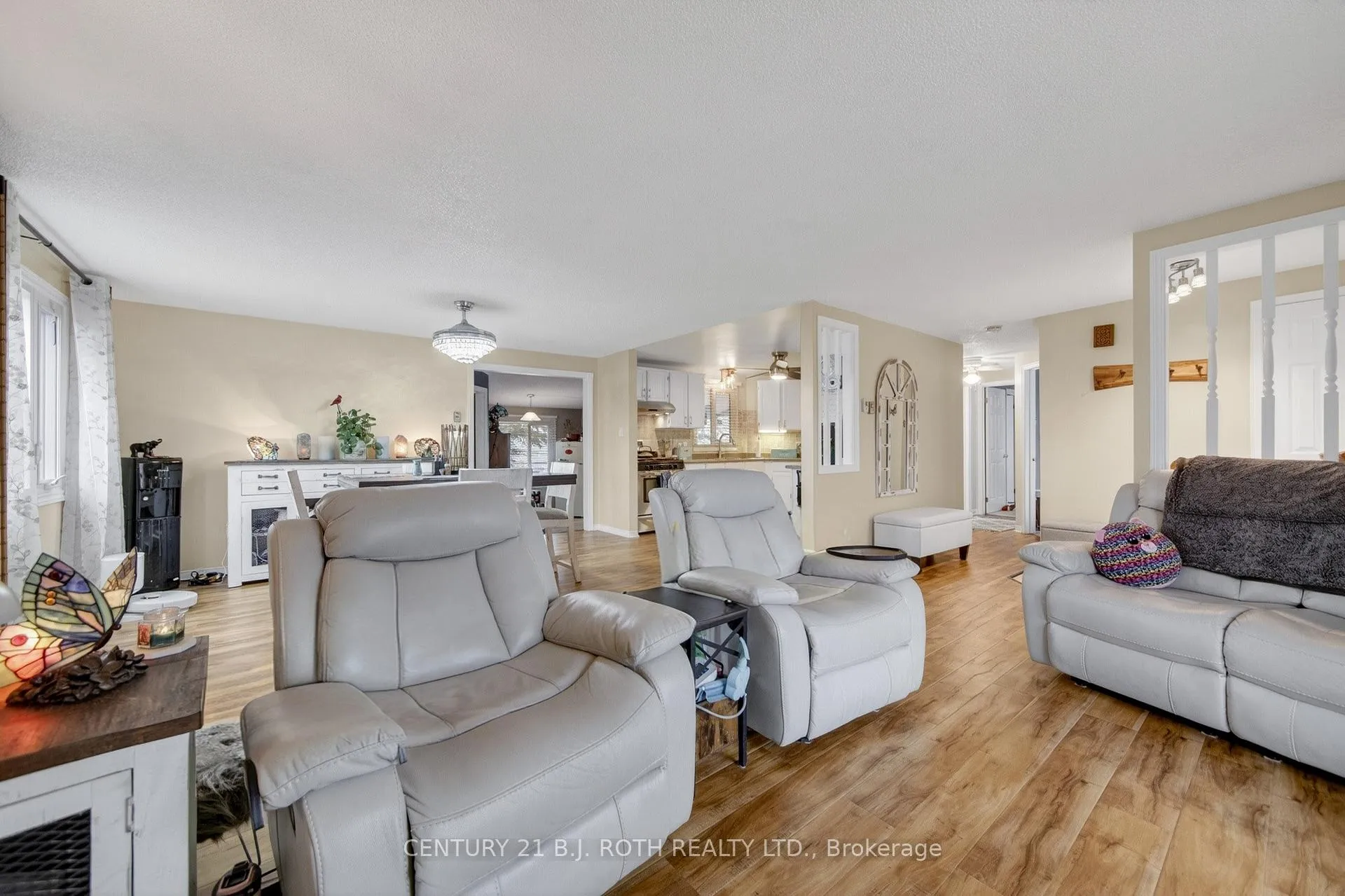 Photo 14 of 25 Comforts Cove Court, Innisfil, Rural Innisfil — HOMEH