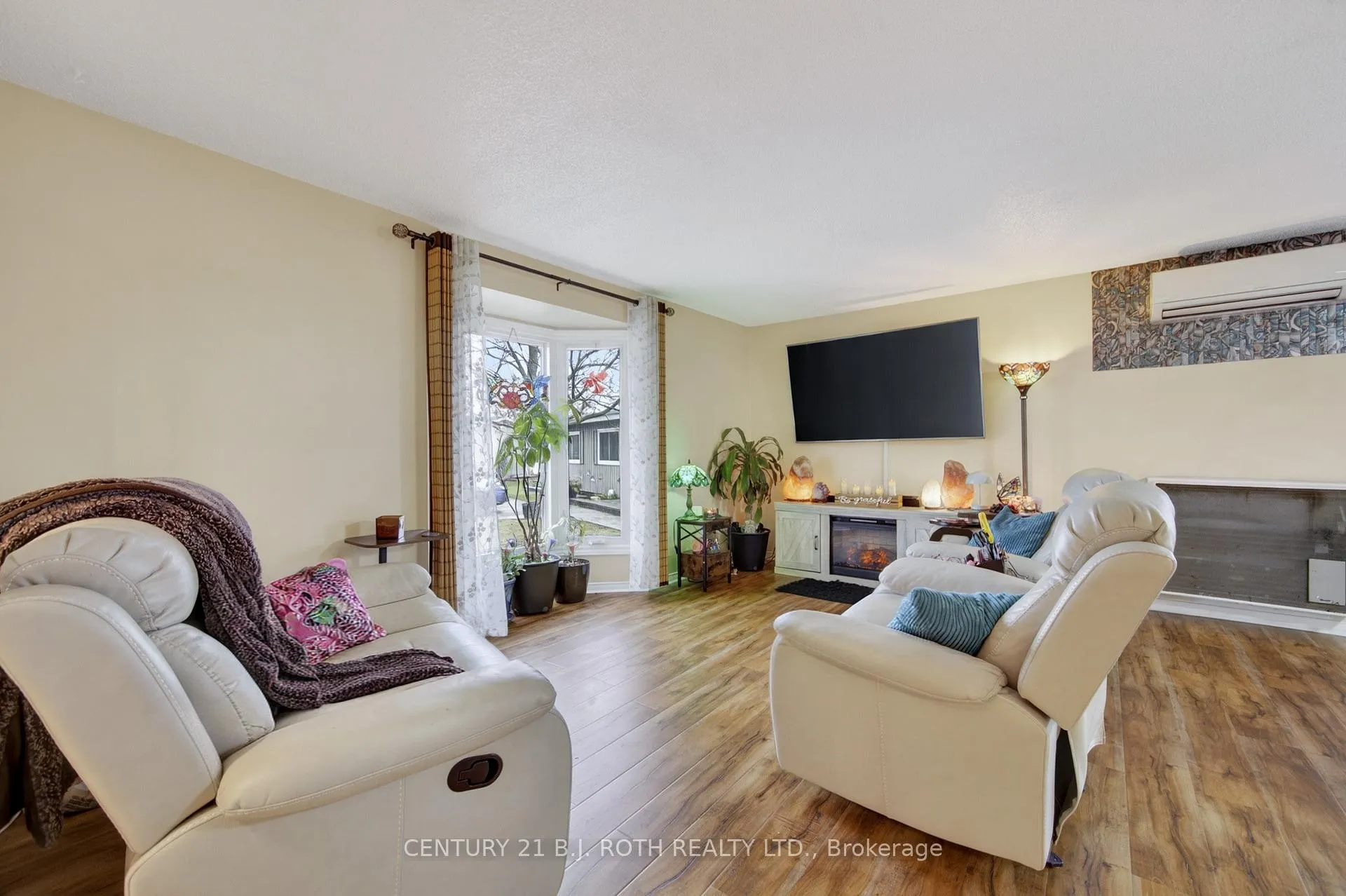 Photo 15 of 25 Comforts Cove Court, Innisfil, Rural Innisfil — HOMEH