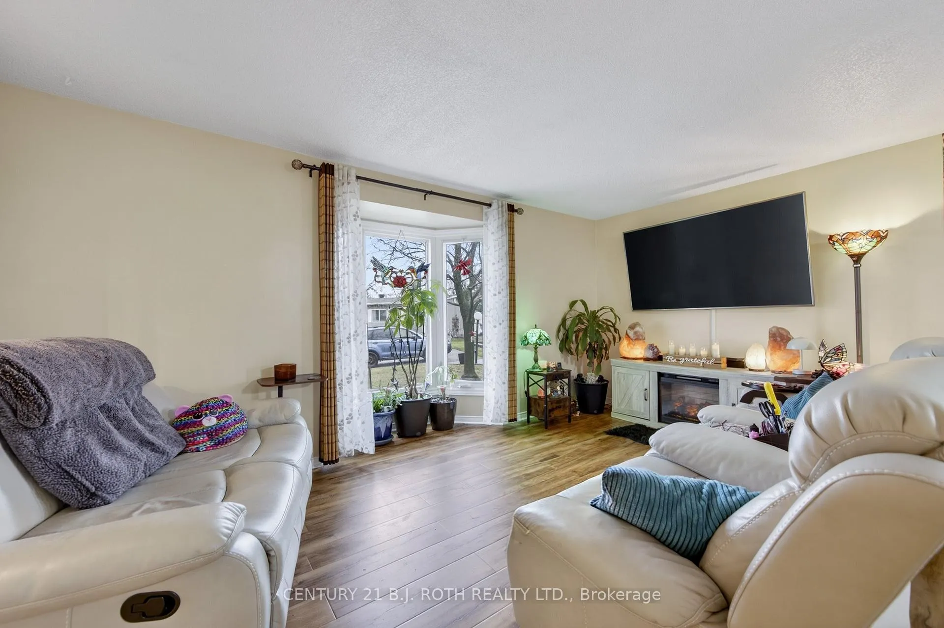 Photo 16 of 25 Comforts Cove Court, Innisfil, Rural Innisfil — HOMEH