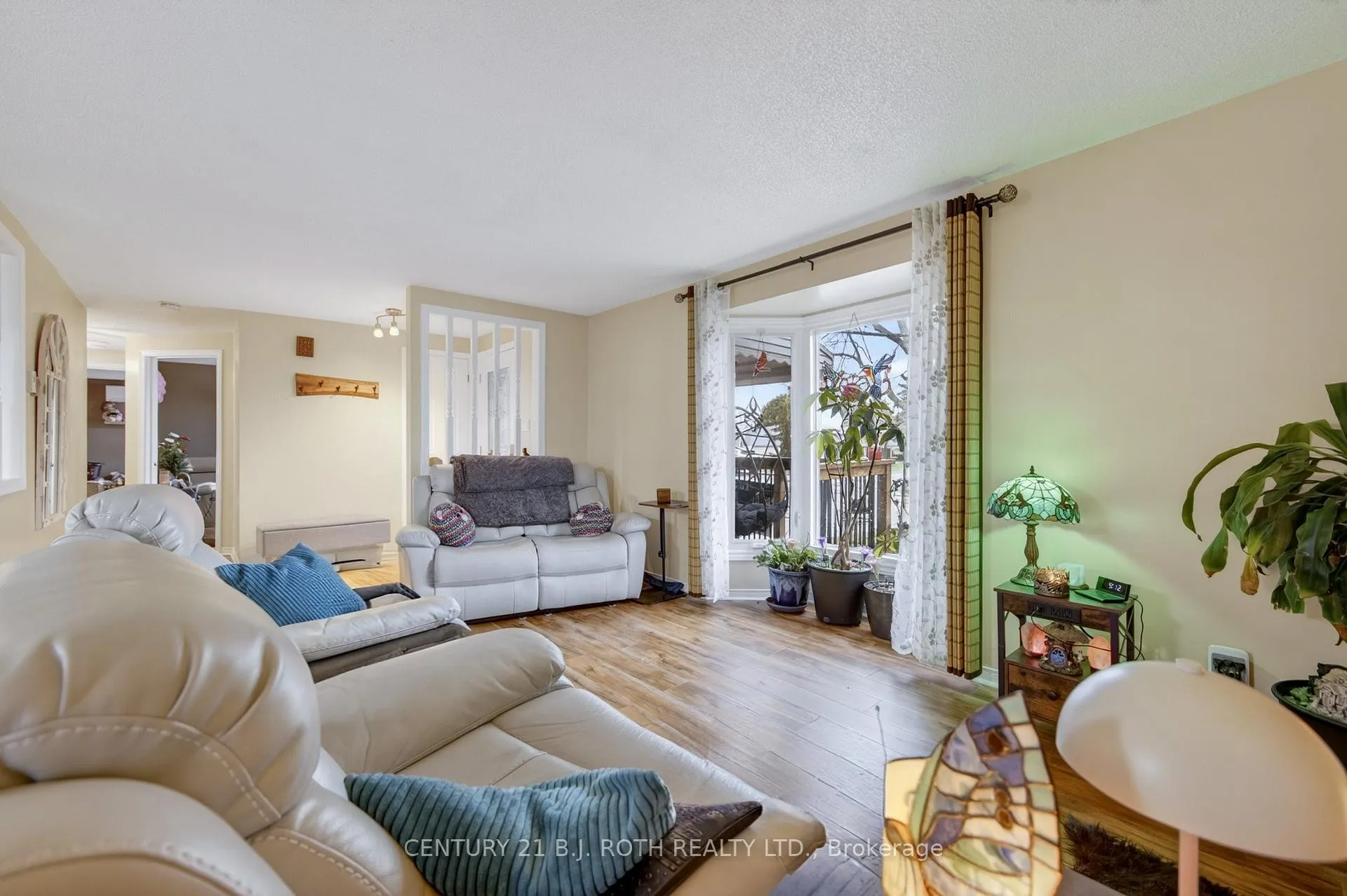 Photo 17 of 25 Comforts Cove Court, Innisfil, Rural Innisfil — HOMEH