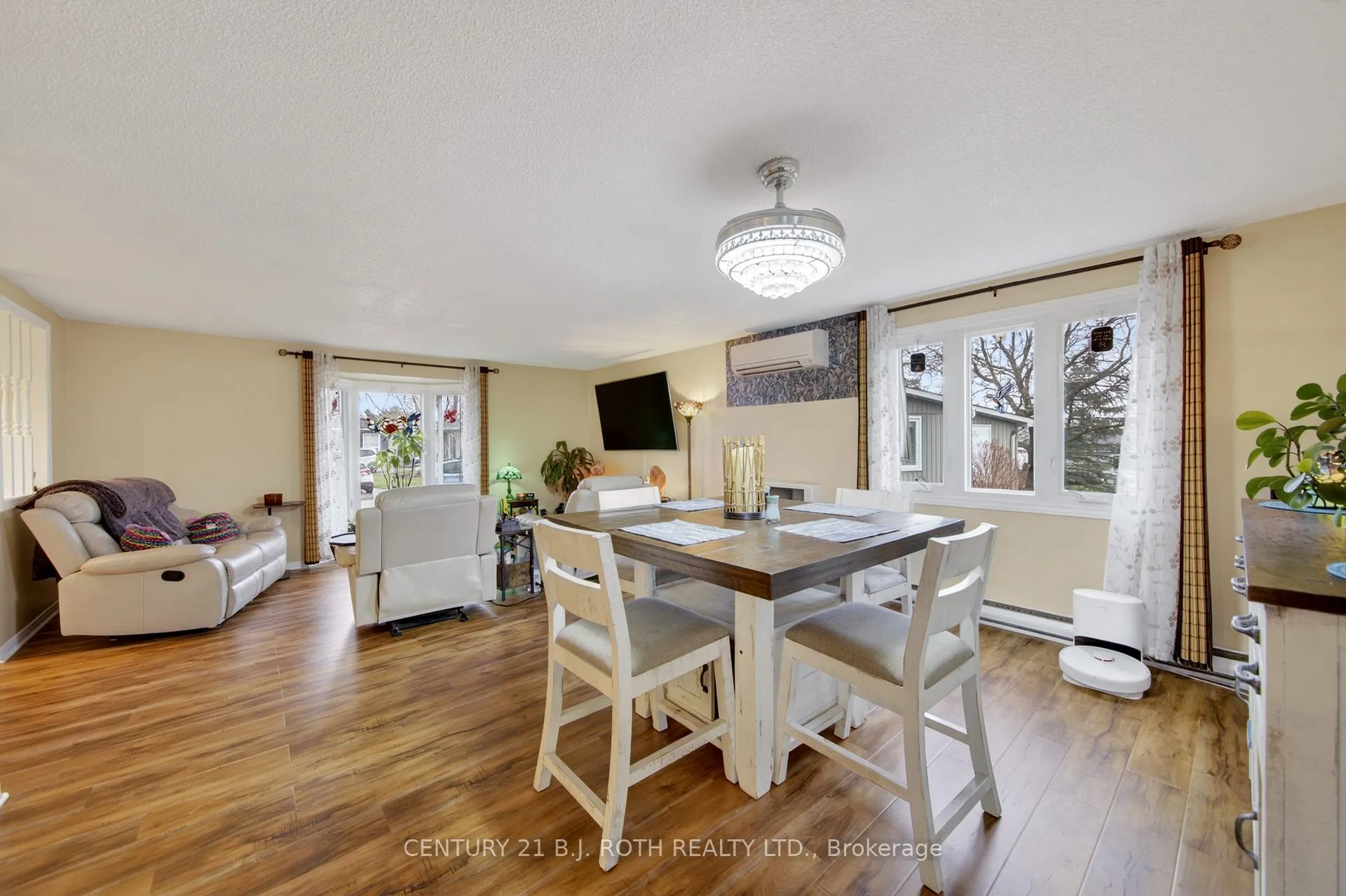 Photo 19 of 25 Comforts Cove Court, Innisfil, Rural Innisfil — HOMEH