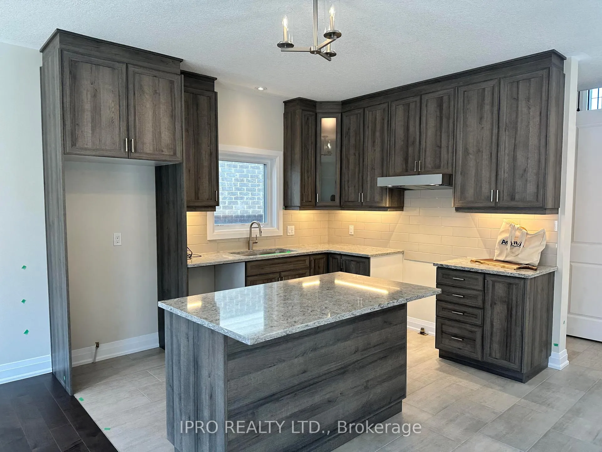 Photo 2 of 11 Jacob Detweiller Drive, Kitchener — HOMEH