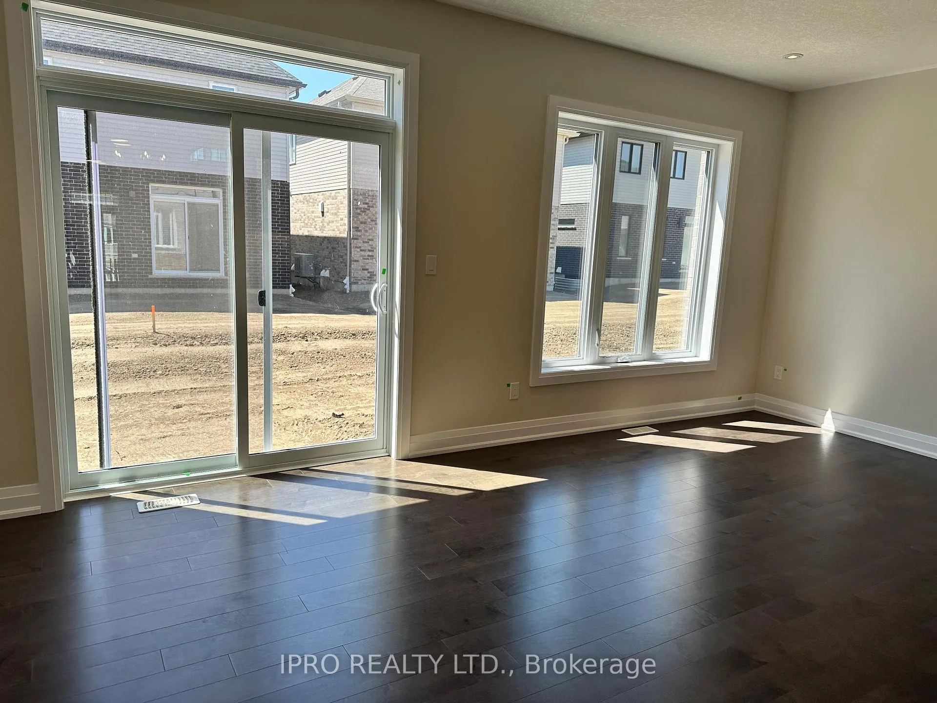 Photo 3 of 11 Jacob Detweiller Drive, Kitchener — HOMEH