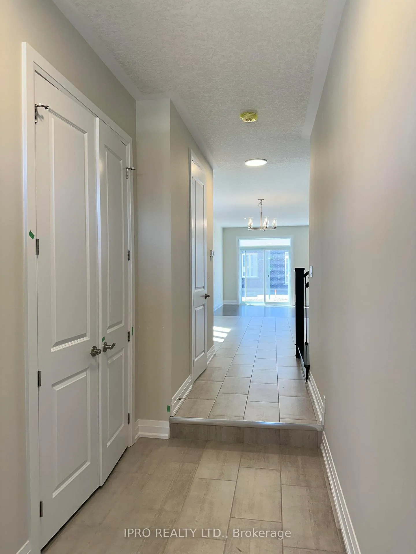 Photo 4 of 11 Jacob Detweiller Drive, Kitchener — HOMEH