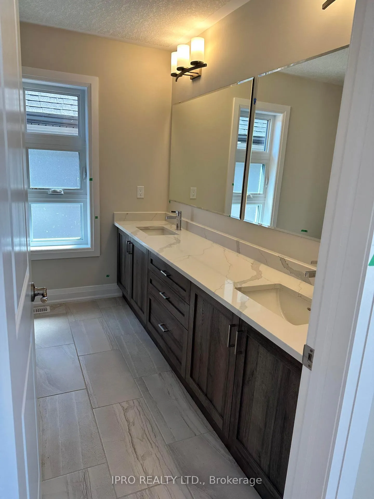 Photo 5 of 11 Jacob Detweiller Drive, Kitchener — HOMEH