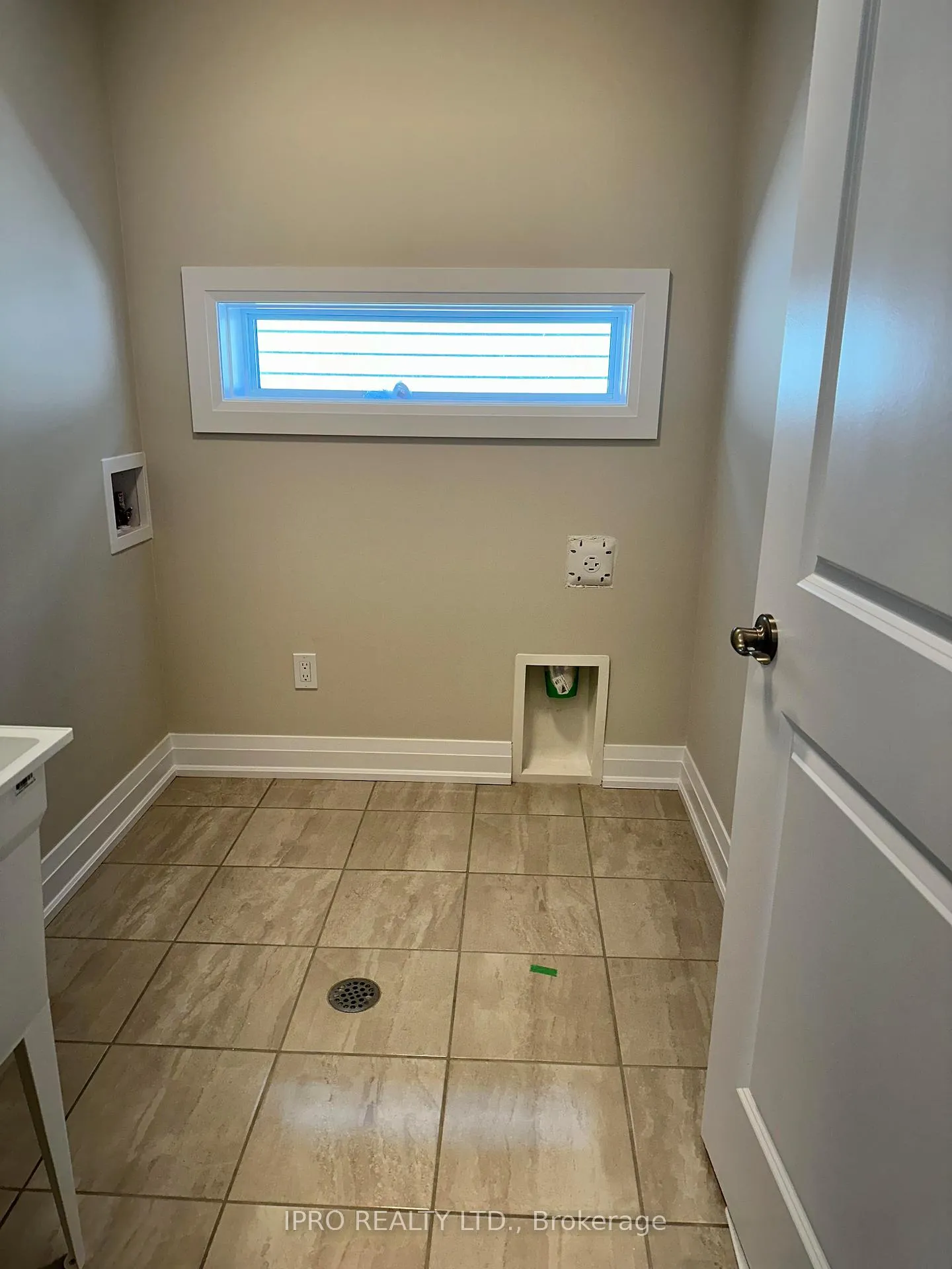 Photo 10 of 11 Jacob Detweiller Drive, Kitchener — HOMEH