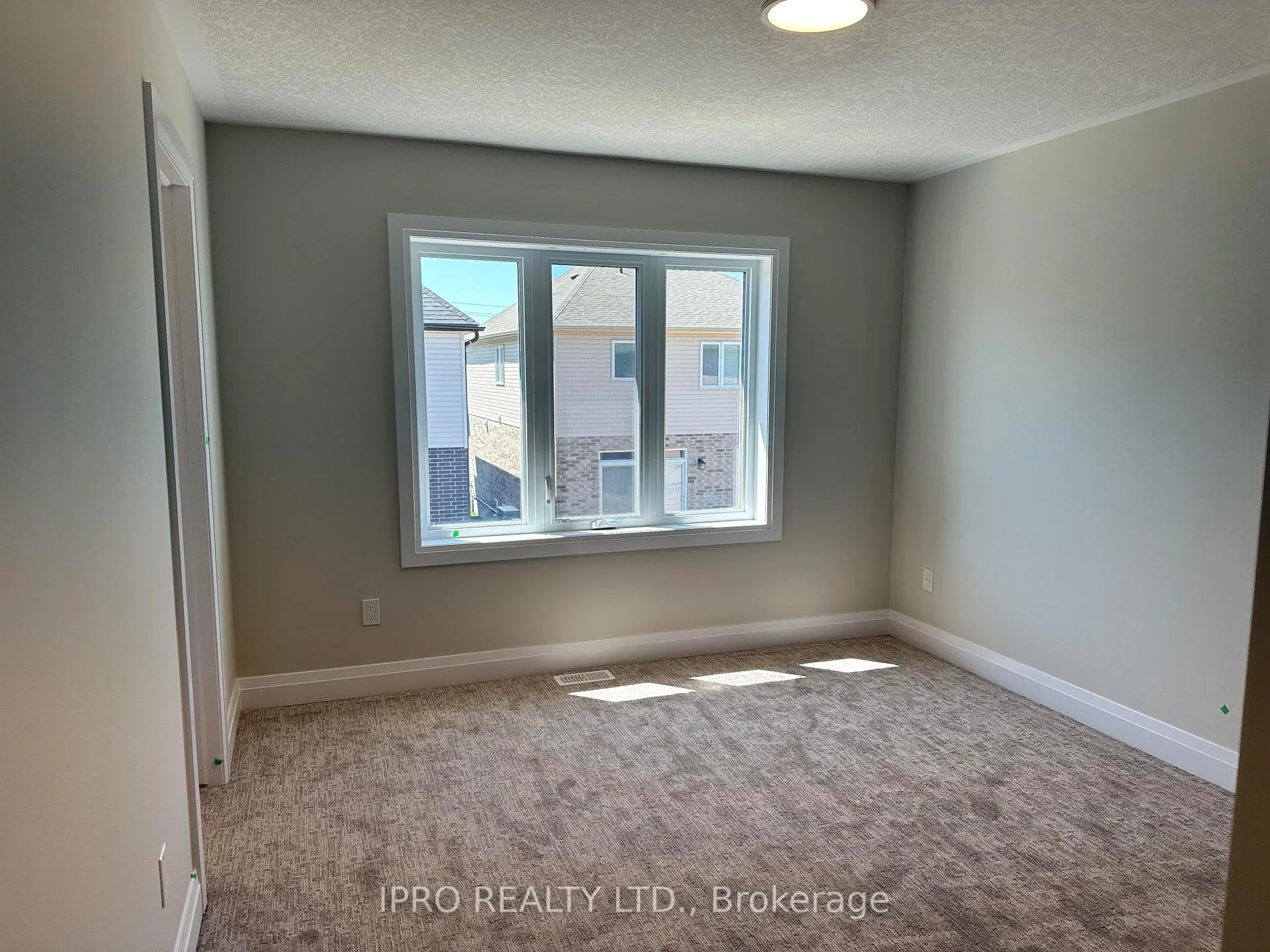 Photo 12 of 11 Jacob Detweiller Drive, Kitchener — HOMEH