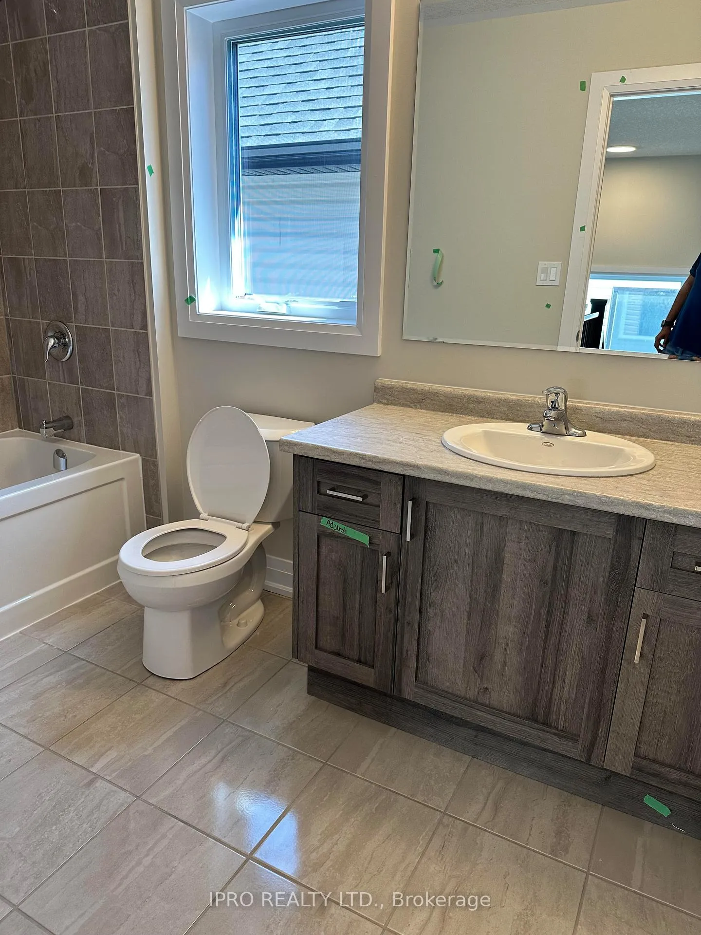 Photo 15 of 11 Jacob Detweiller Drive, Kitchener — HOMEH