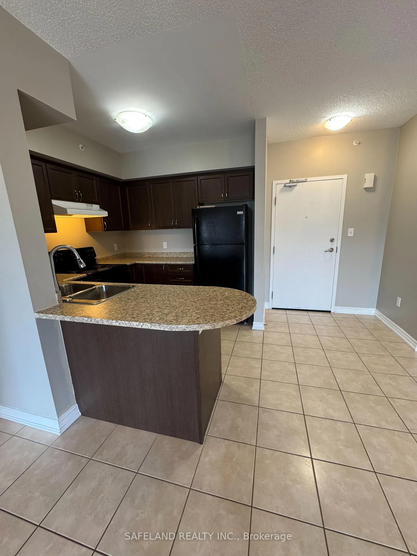 Photo 3 of Unit 404, 39 Ferndale Drive S, Barrie, Ardagh — HOMEH