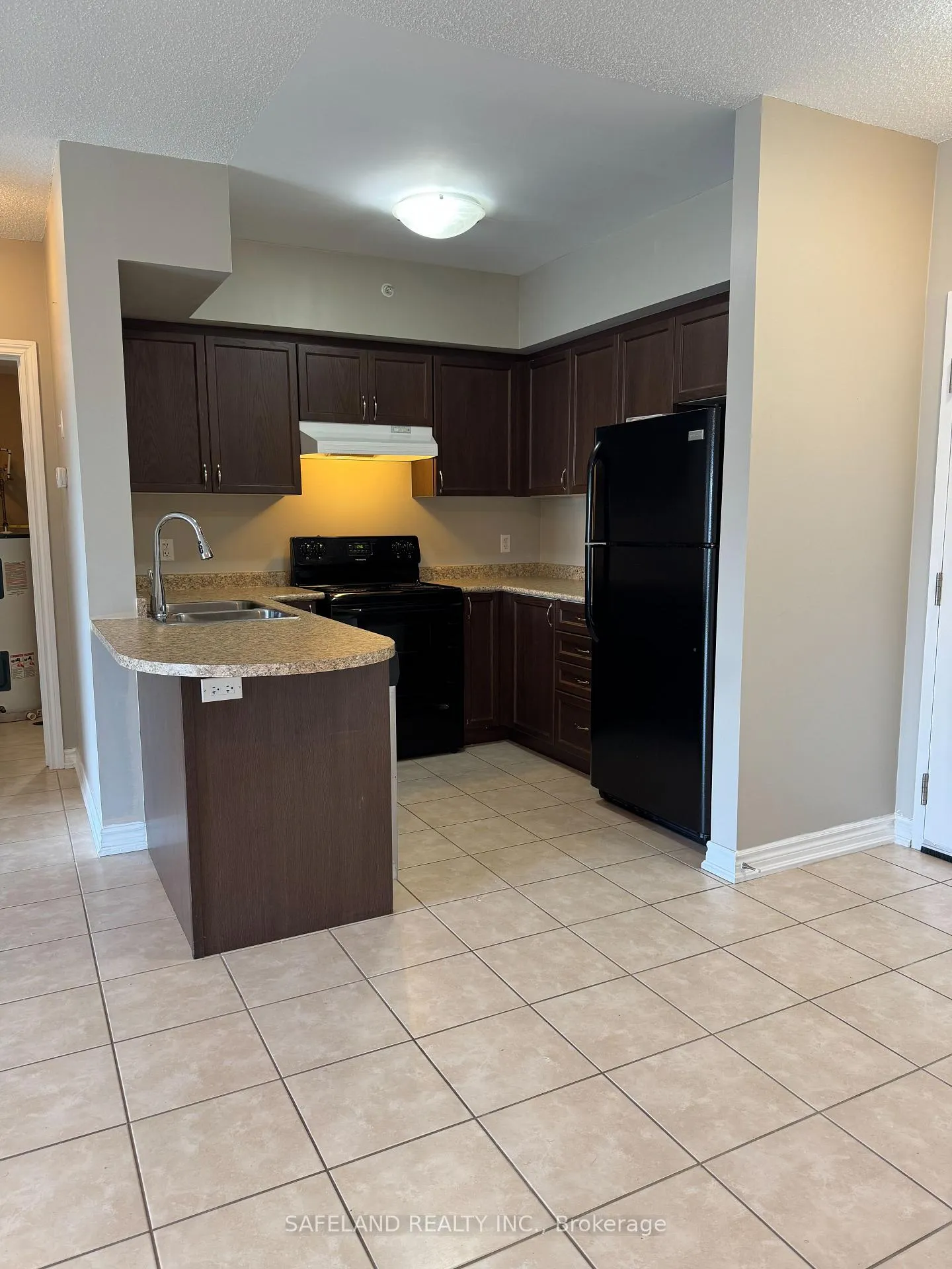 Photo 4 of Unit 404, 39 Ferndale Drive S, Barrie, Ardagh — HOMEH