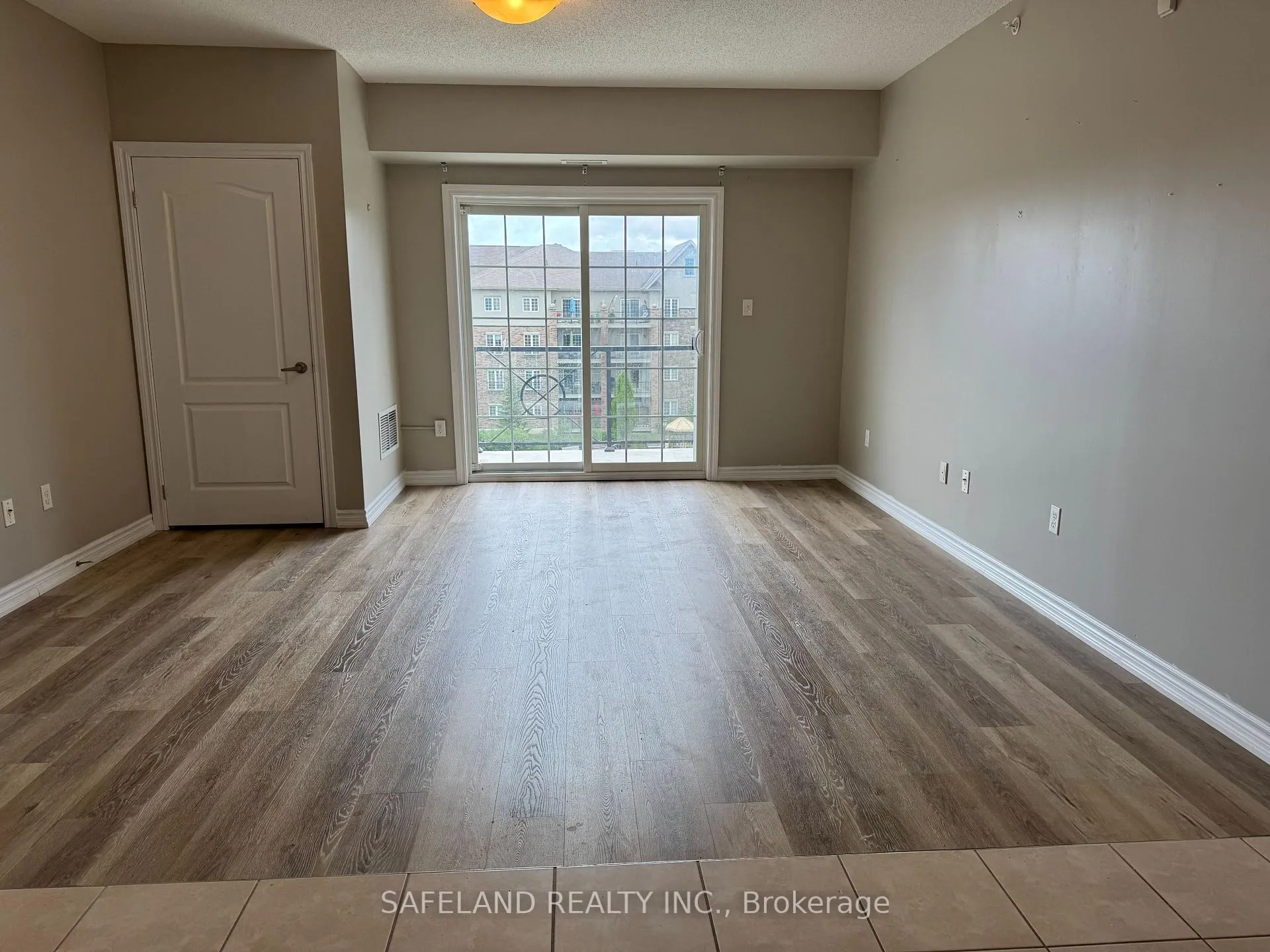 Photo 8 of Unit 404, 39 Ferndale Drive S, Barrie, Ardagh — HOMEH