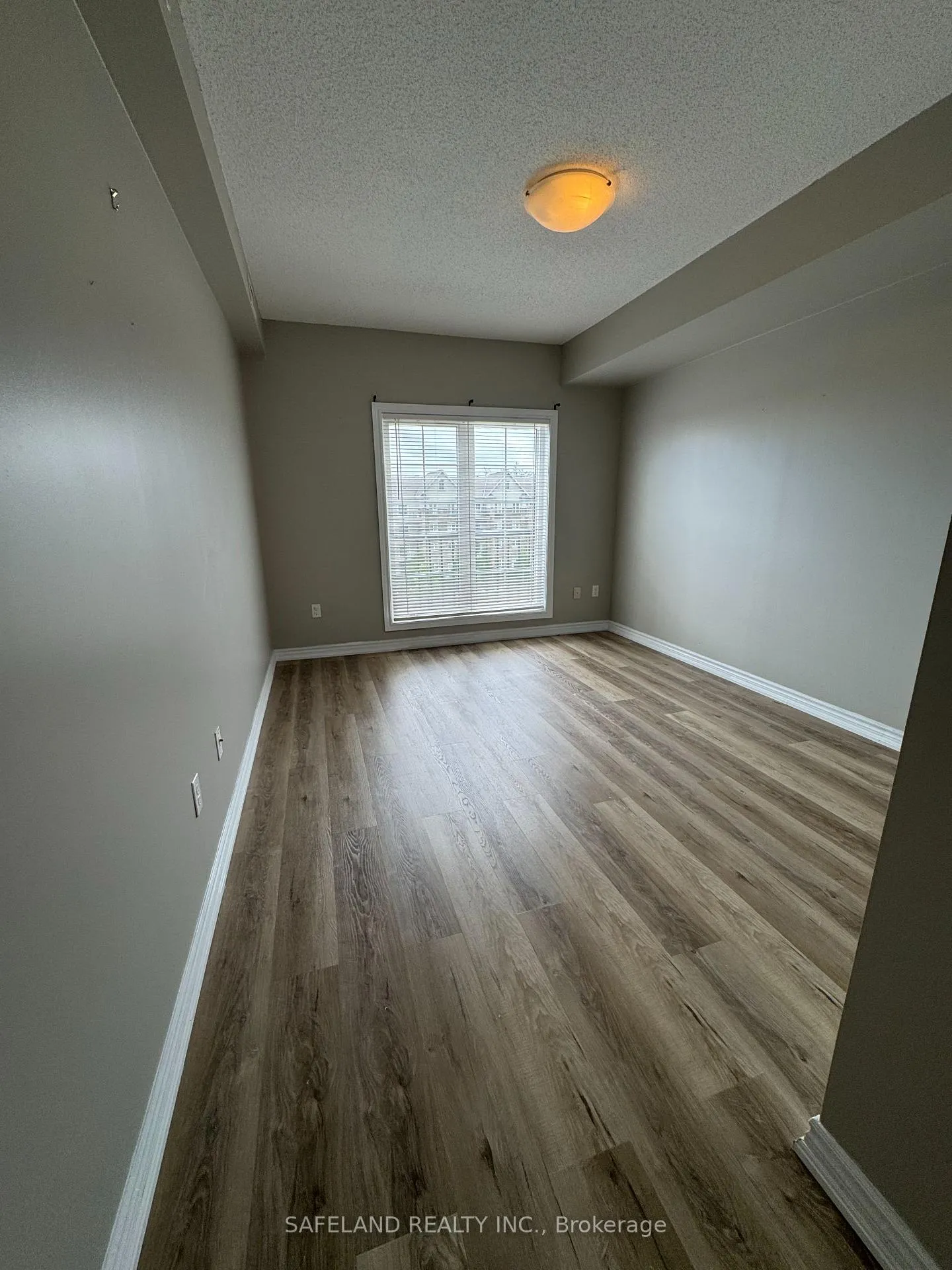 Photo 9 of Unit 404, 39 Ferndale Drive S, Barrie, Ardagh — HOMEH