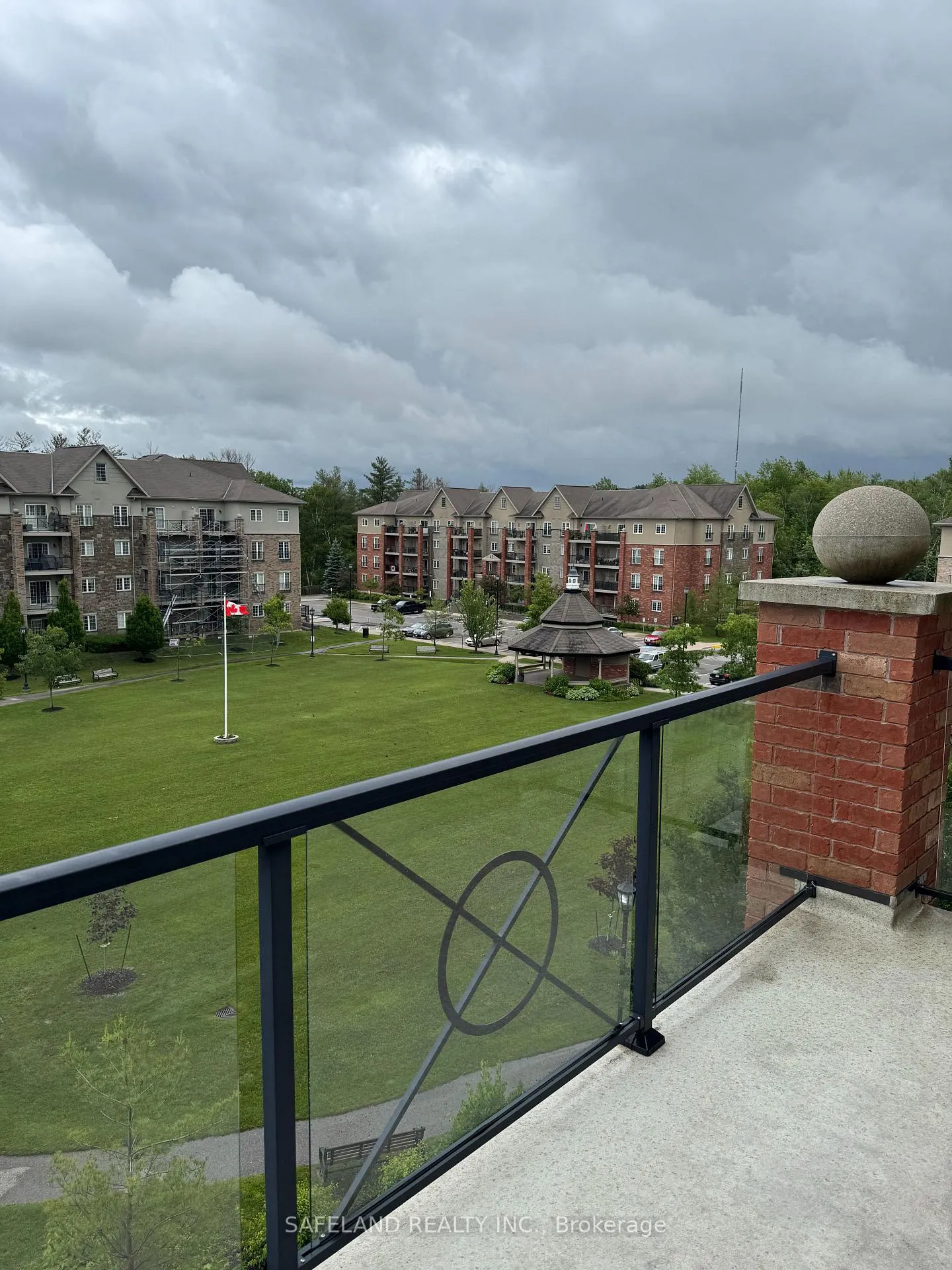 Photo 12 of Unit 404, 39 Ferndale Drive S, Barrie, Ardagh — HOMEH