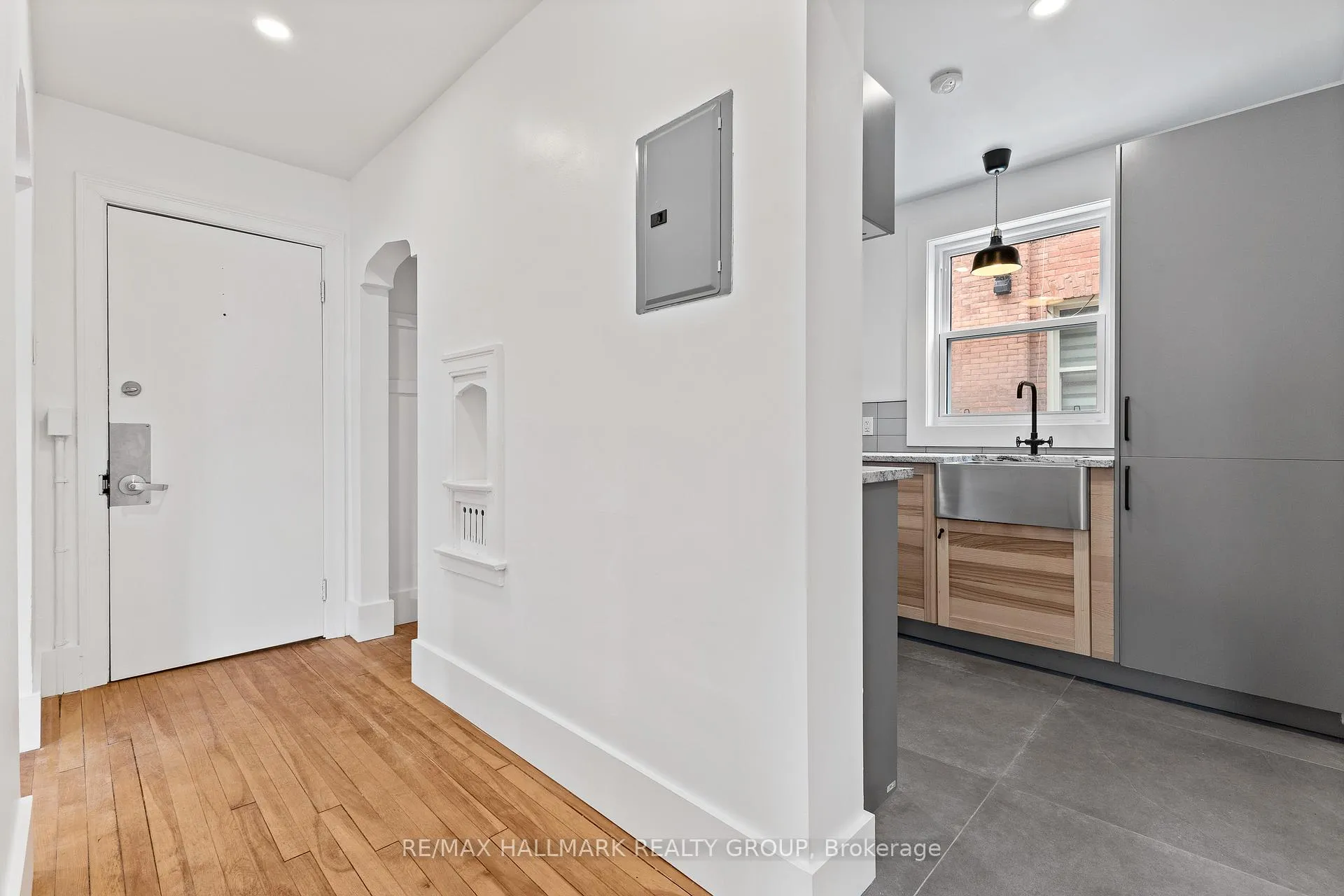 Photo 3 of 455 Metcalfe Street, Ottawa, Ottawa Centre — HOMEH