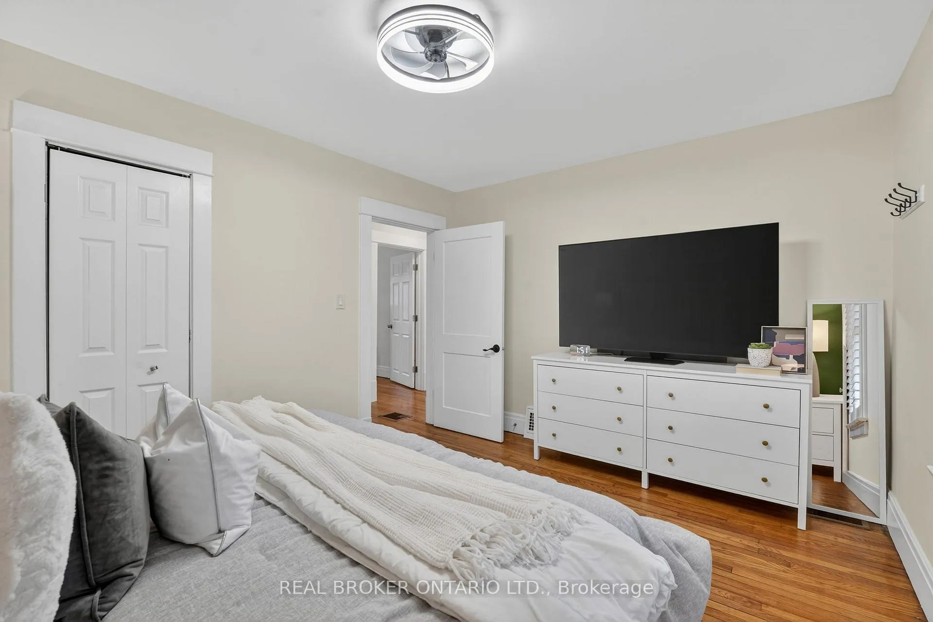 Photo 19 of 55 Thomas Street, St. Catharines, Downtown — HOMEH
