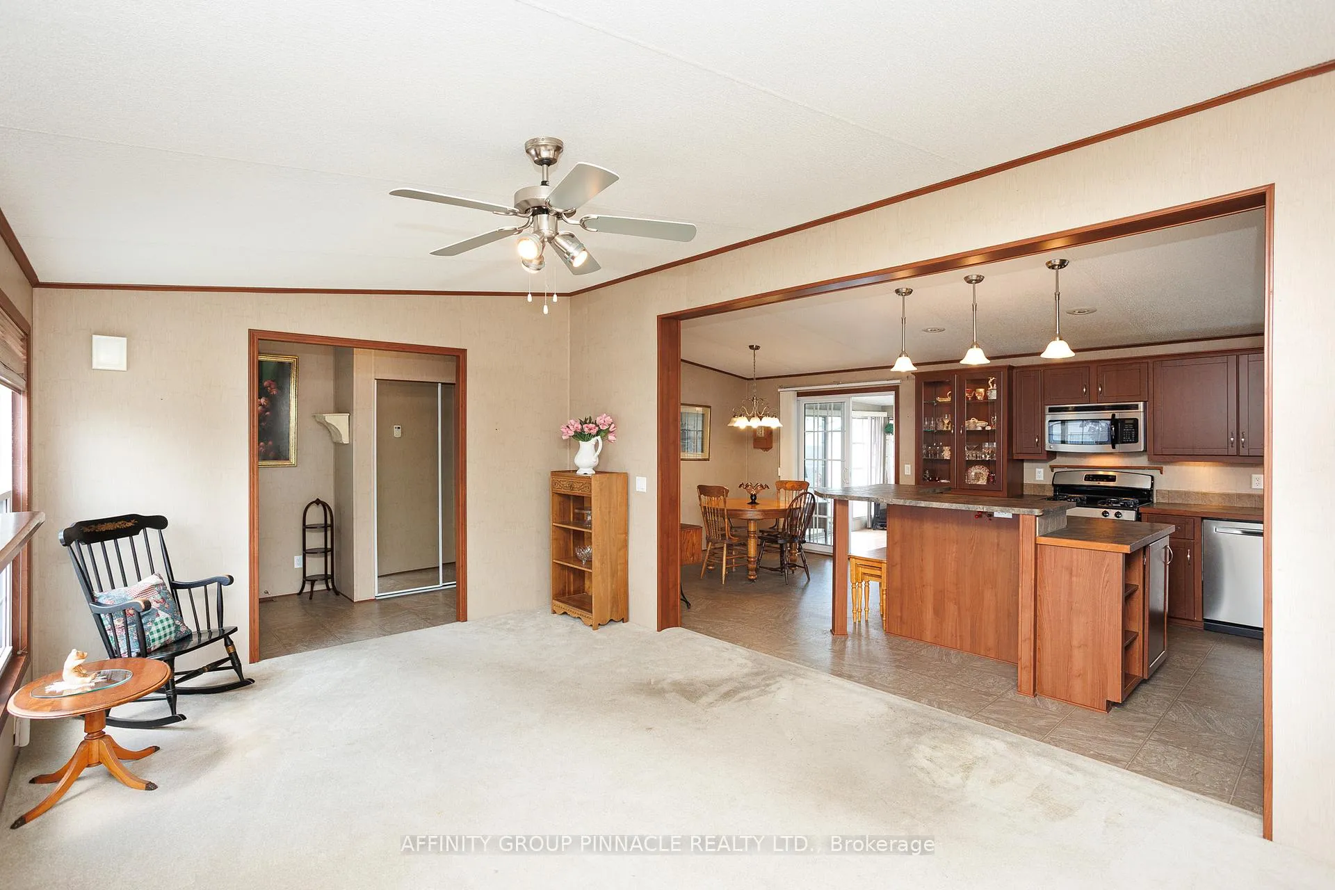 Photo 13 of 20 Creekside Circle, Kawartha Lakes, Verulam — HOMEH