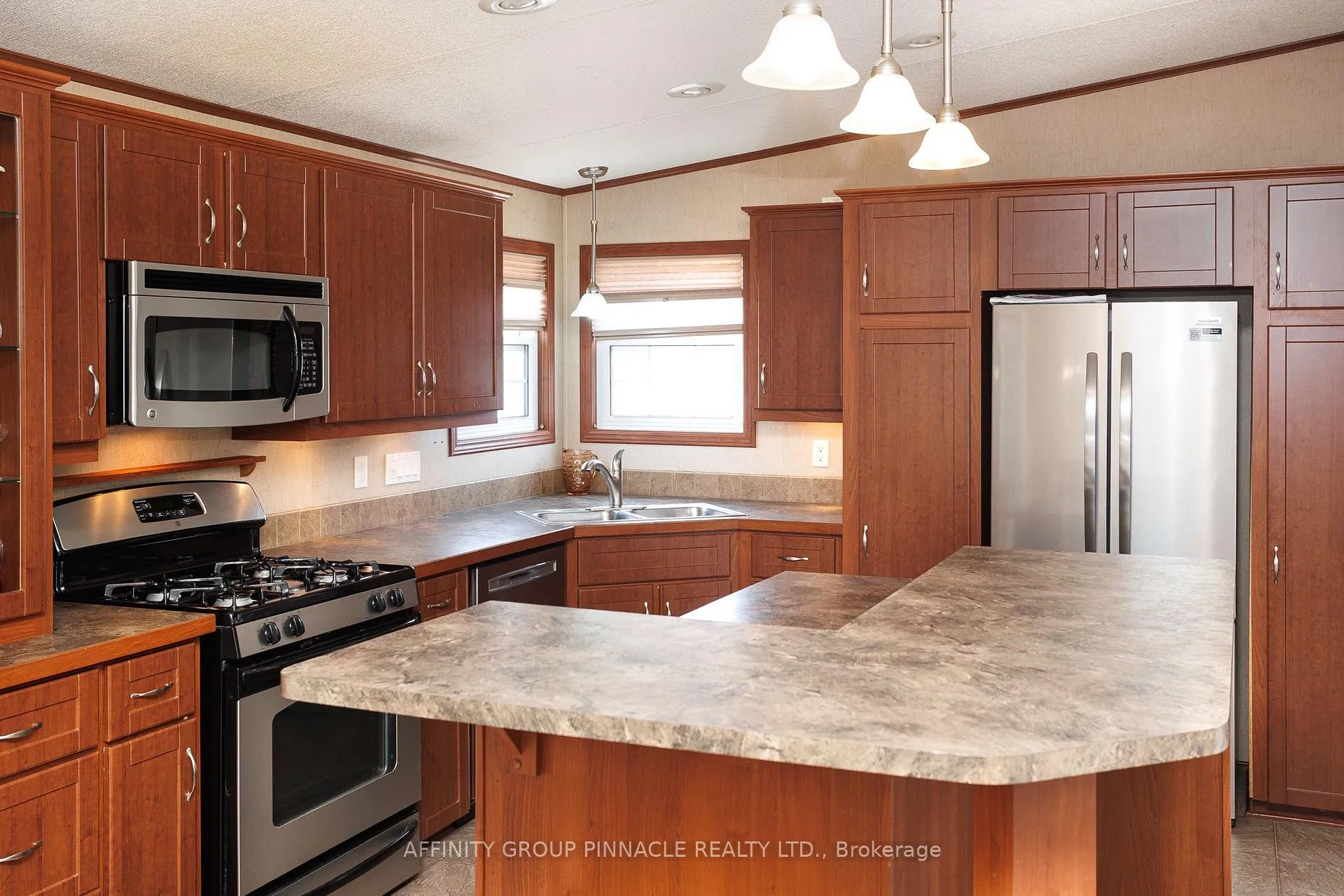 Photo 15 of 20 Creekside Circle, Kawartha Lakes, Verulam — HOMEH