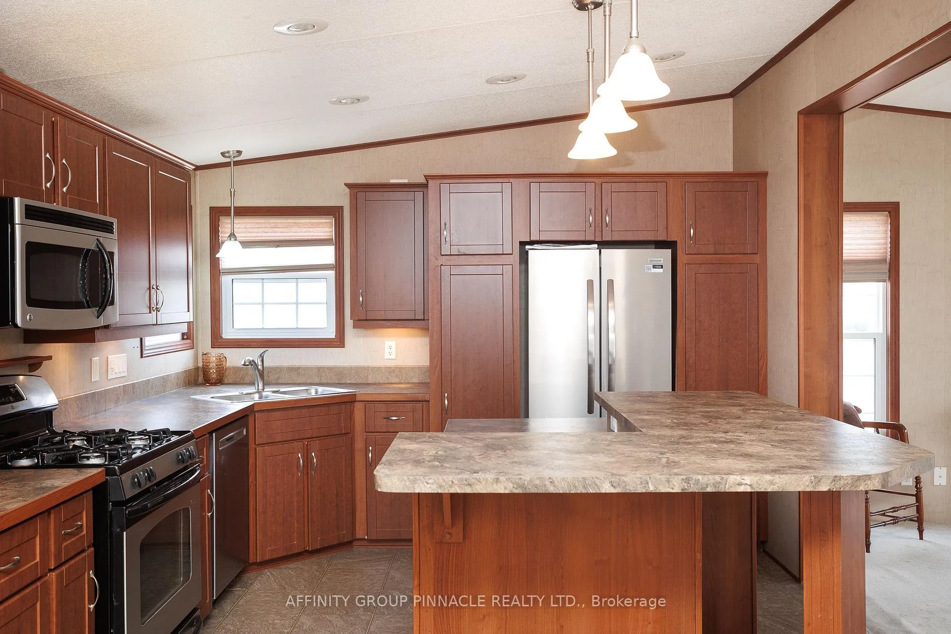 Photo 16 of 20 Creekside Circle, Kawartha Lakes, Verulam — HOMEH