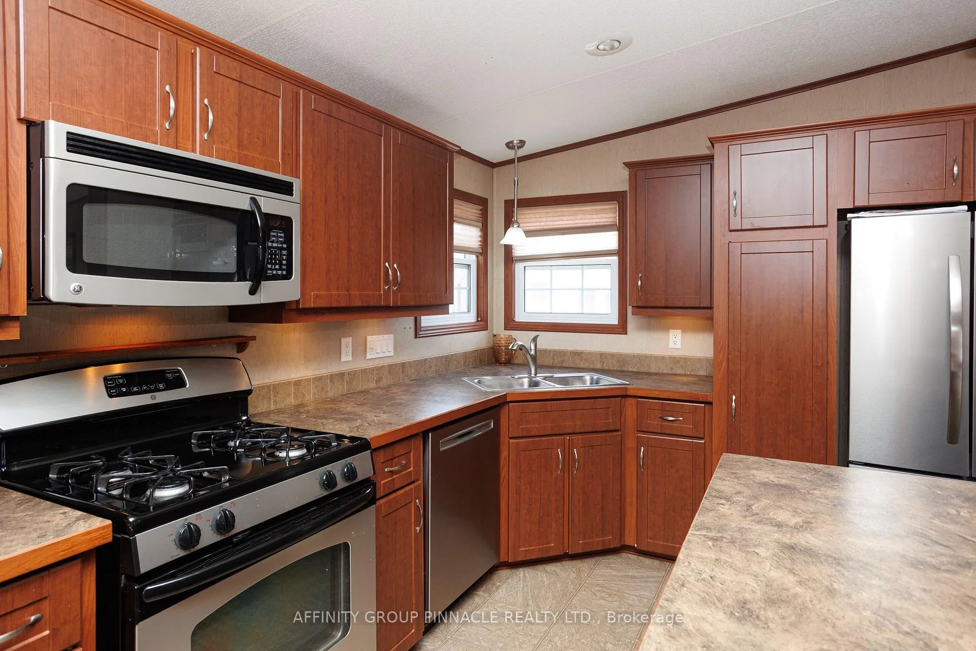 Photo 17 of 20 Creekside Circle, Kawartha Lakes, Verulam — HOMEH