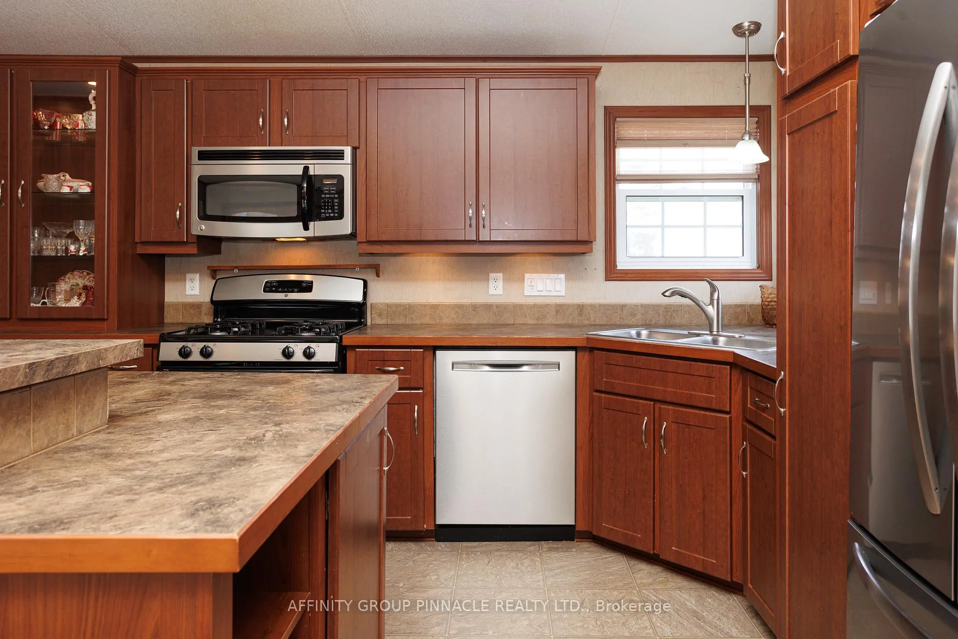 Photo 18 of 20 Creekside Circle, Kawartha Lakes, Verulam — HOMEH