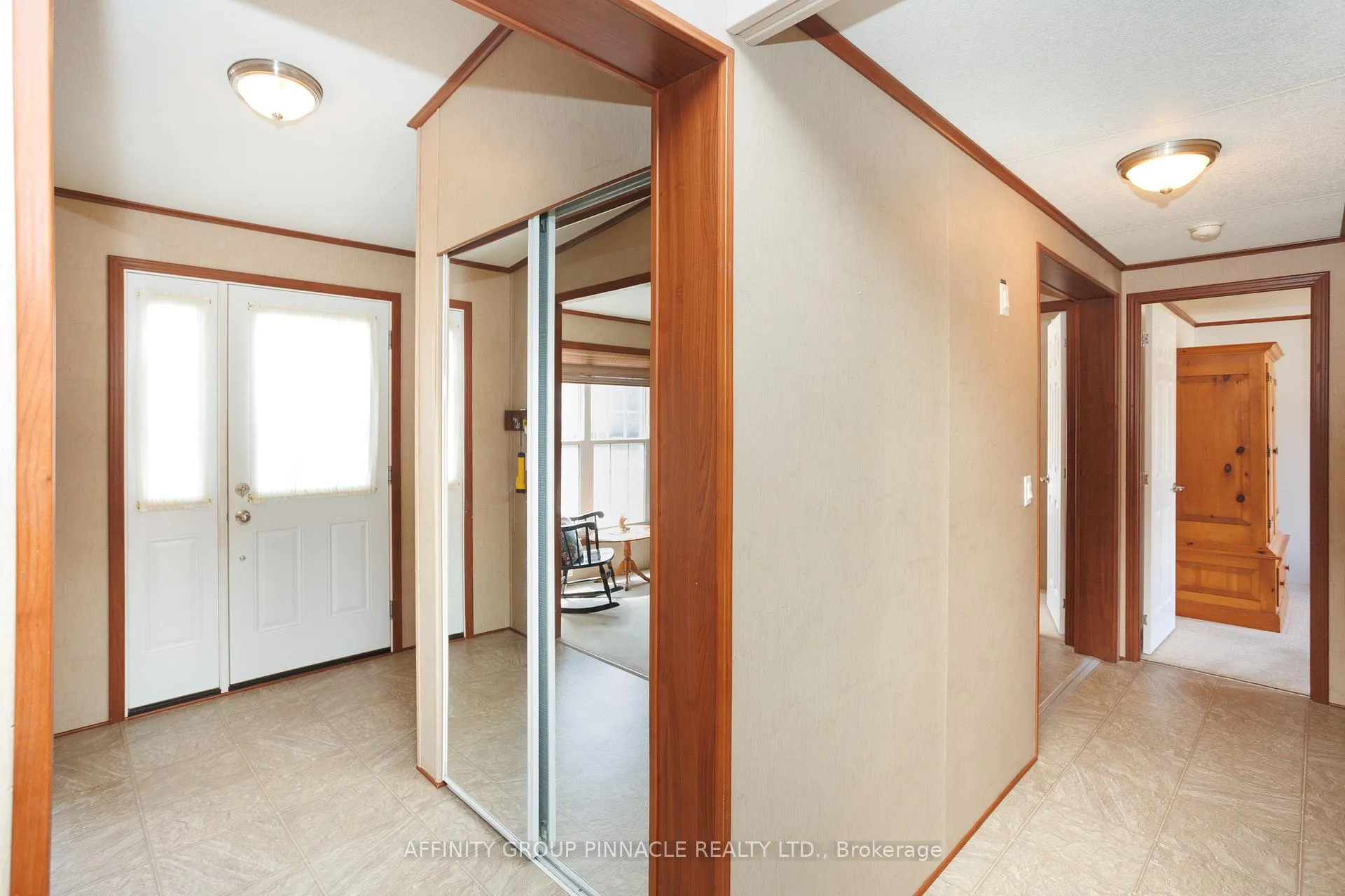 Photo 24 of 20 Creekside Circle, Kawartha Lakes, Verulam — HOMEH
