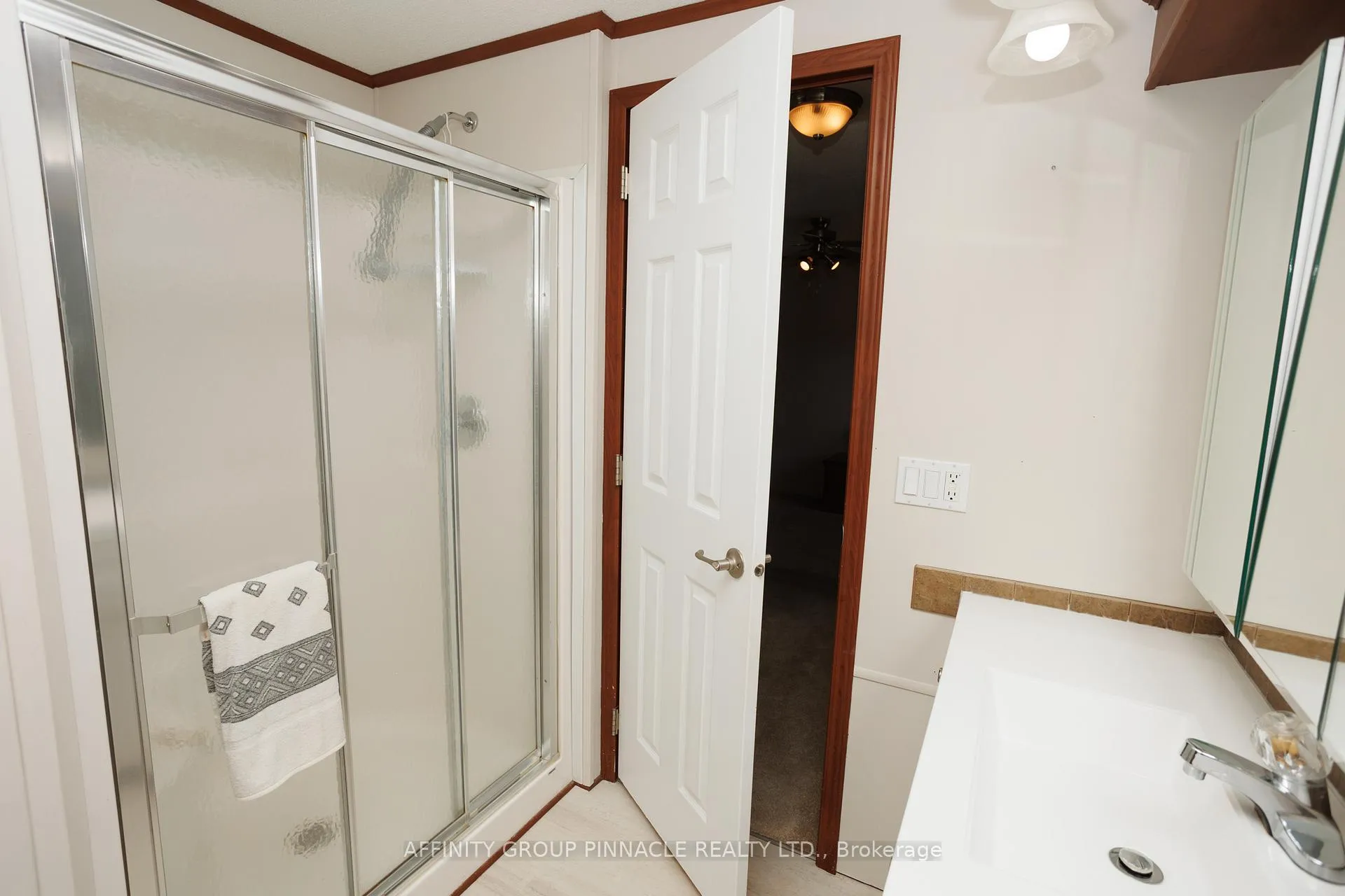 Photo 33 of 20 Creekside Circle, Kawartha Lakes, Verulam — HOMEH
