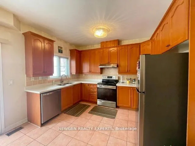 Photo 2 of Unit #Upper, 42 Crystalview Crescent, Brampton, Bram East — HOMEH