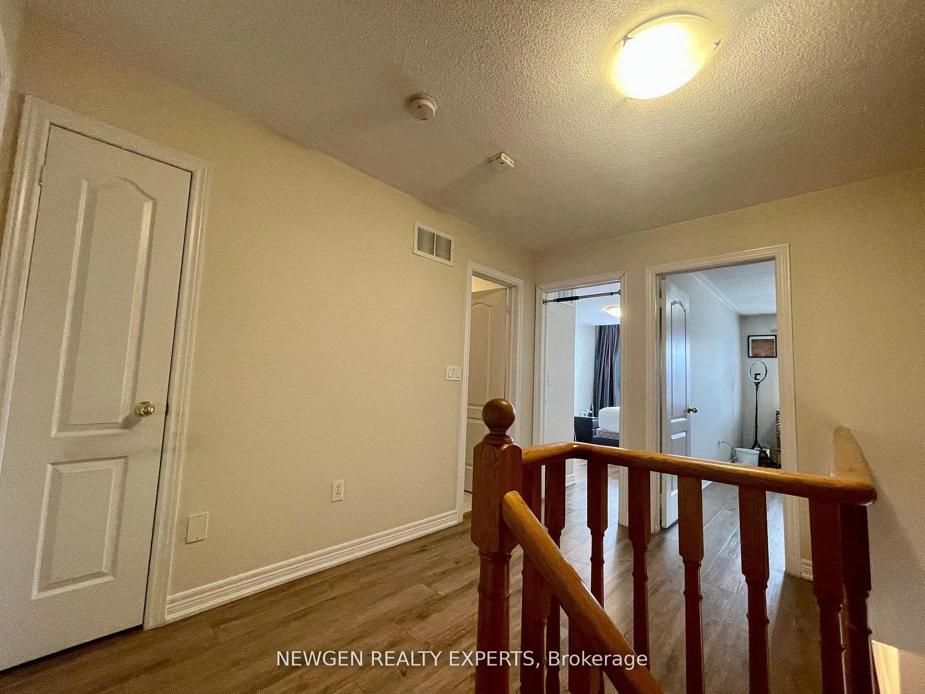 Photo 4 of Unit #Upper, 42 Crystalview Crescent, Brampton, Bram East — HOMEH