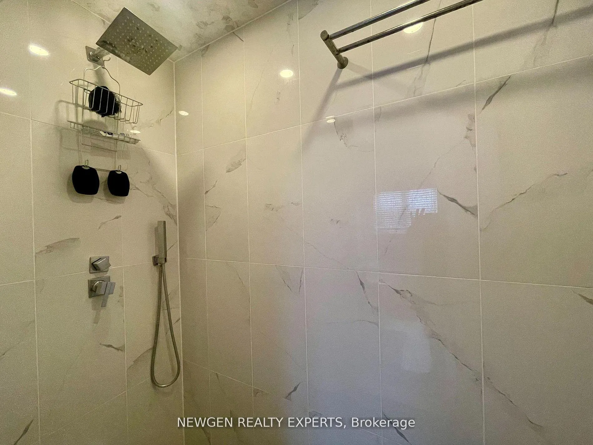 Photo 6 of Unit #Upper, 42 Crystalview Crescent, Brampton, Bram East — HOMEH