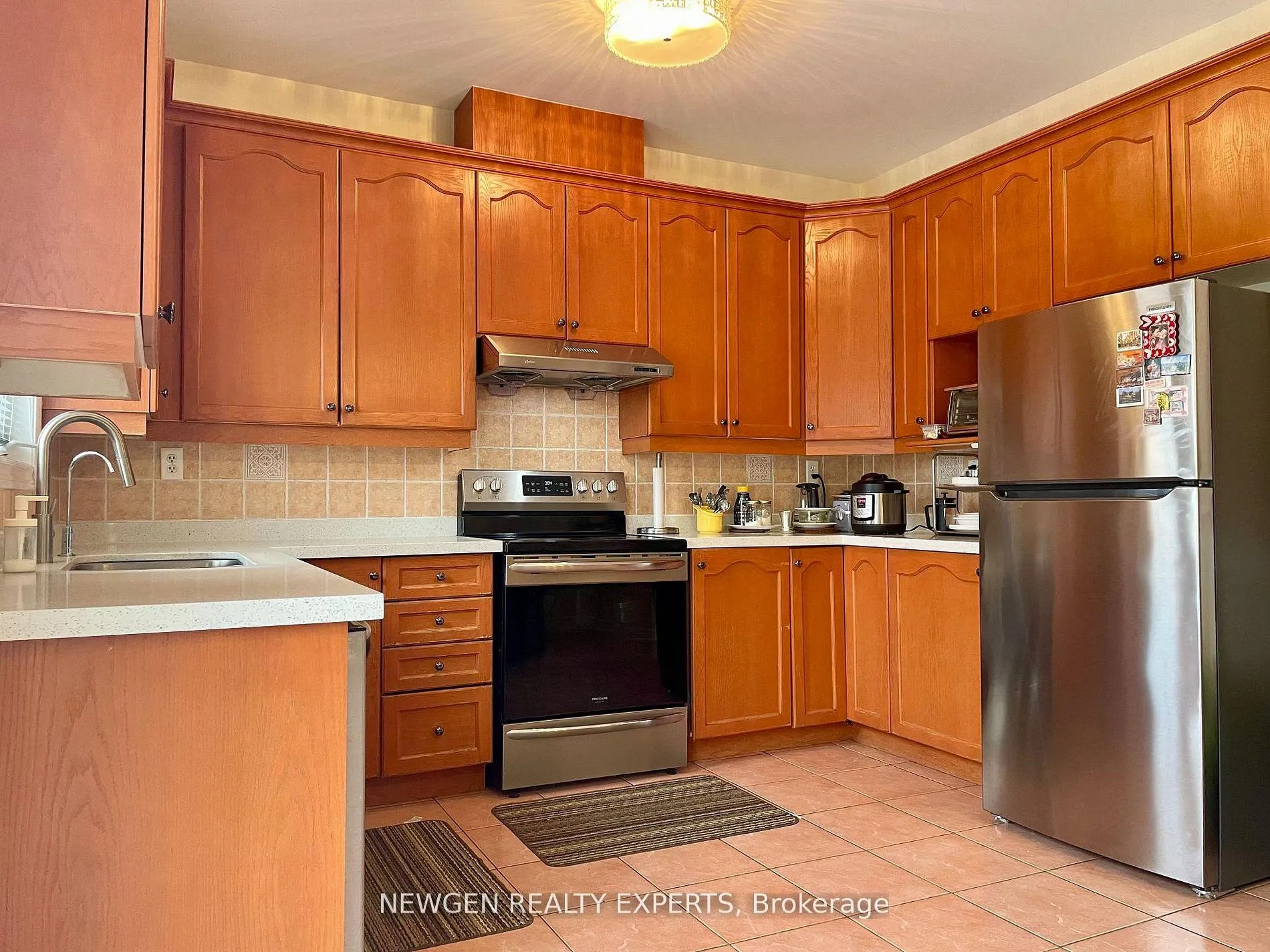 Photo 7 of Unit #Upper, 42 Crystalview Crescent, Brampton, Bram East — HOMEH