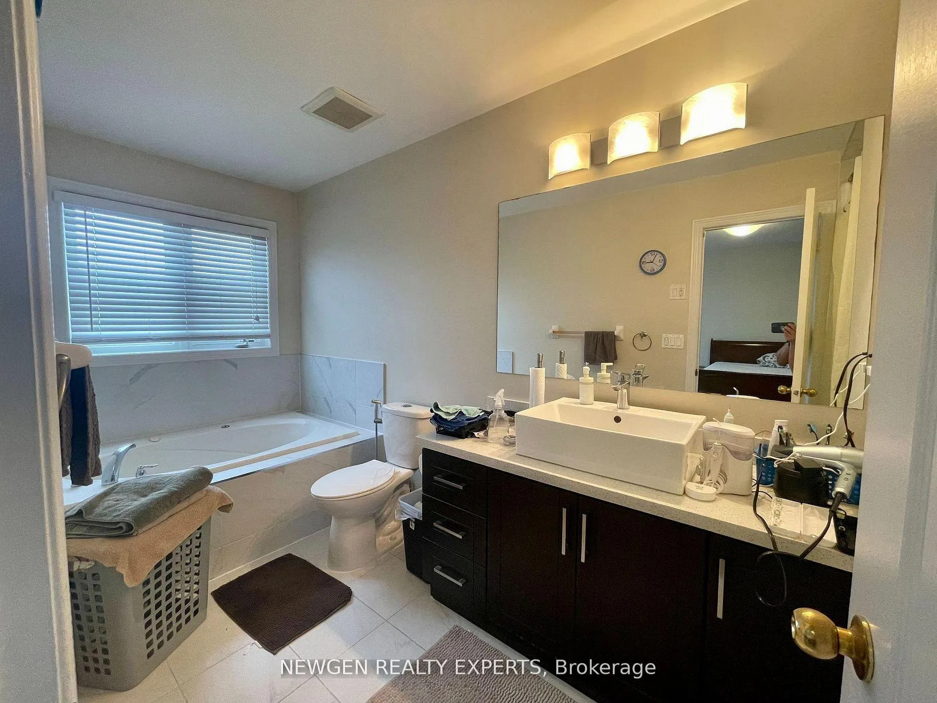 Photo 8 of Unit #Upper, 42 Crystalview Crescent, Brampton, Bram East — HOMEH