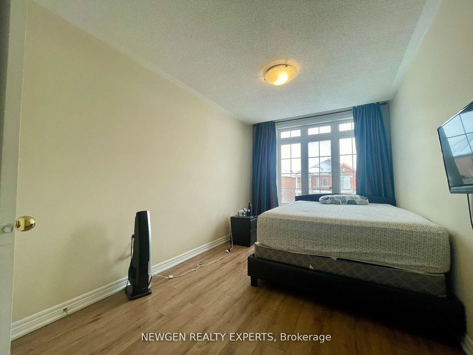 Photo 9 of Unit #Upper, 42 Crystalview Crescent, Brampton, Bram East — HOMEH
