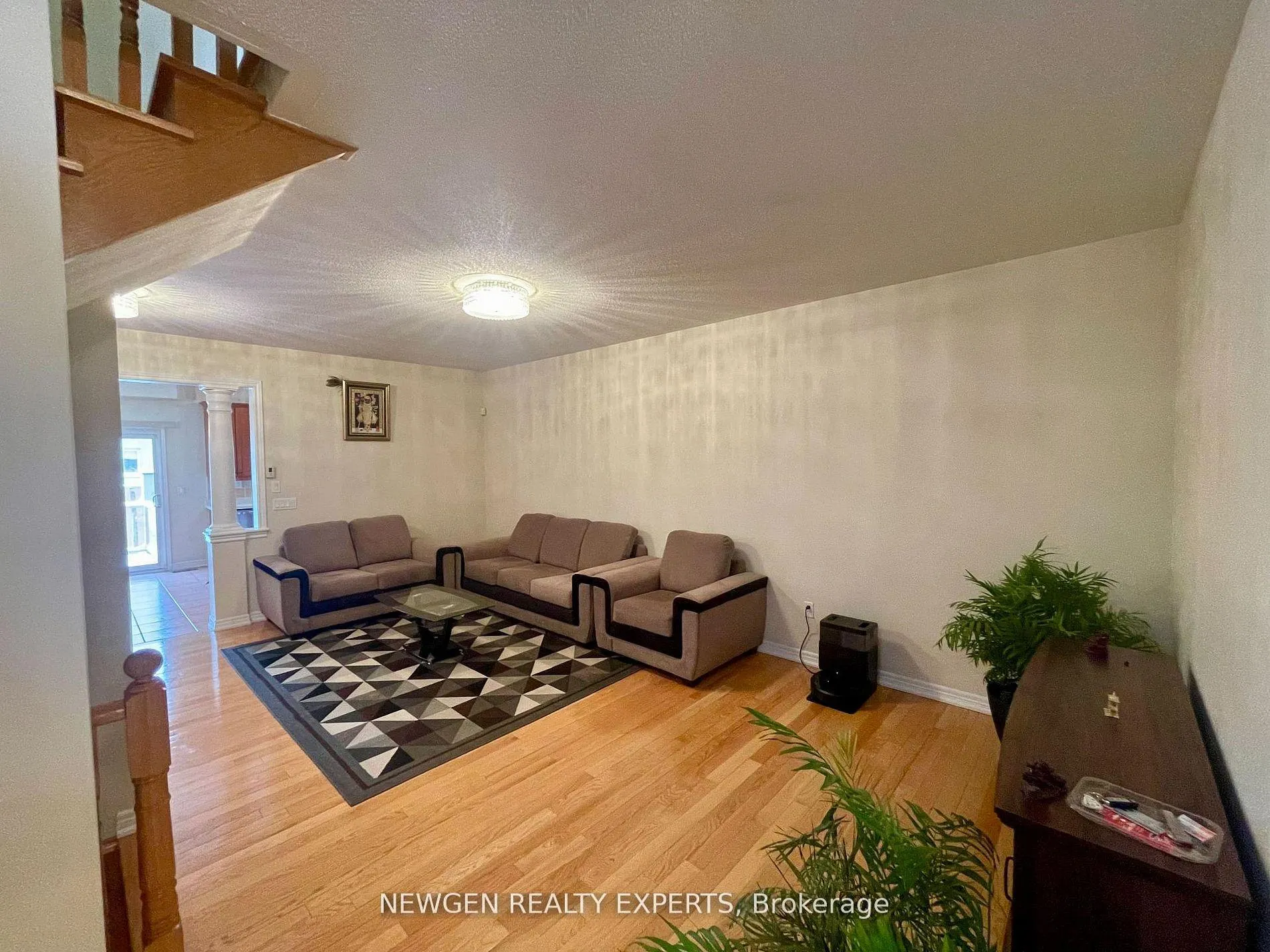 Photo 12 of Unit #Upper, 42 Crystalview Crescent, Brampton, Bram East — HOMEH