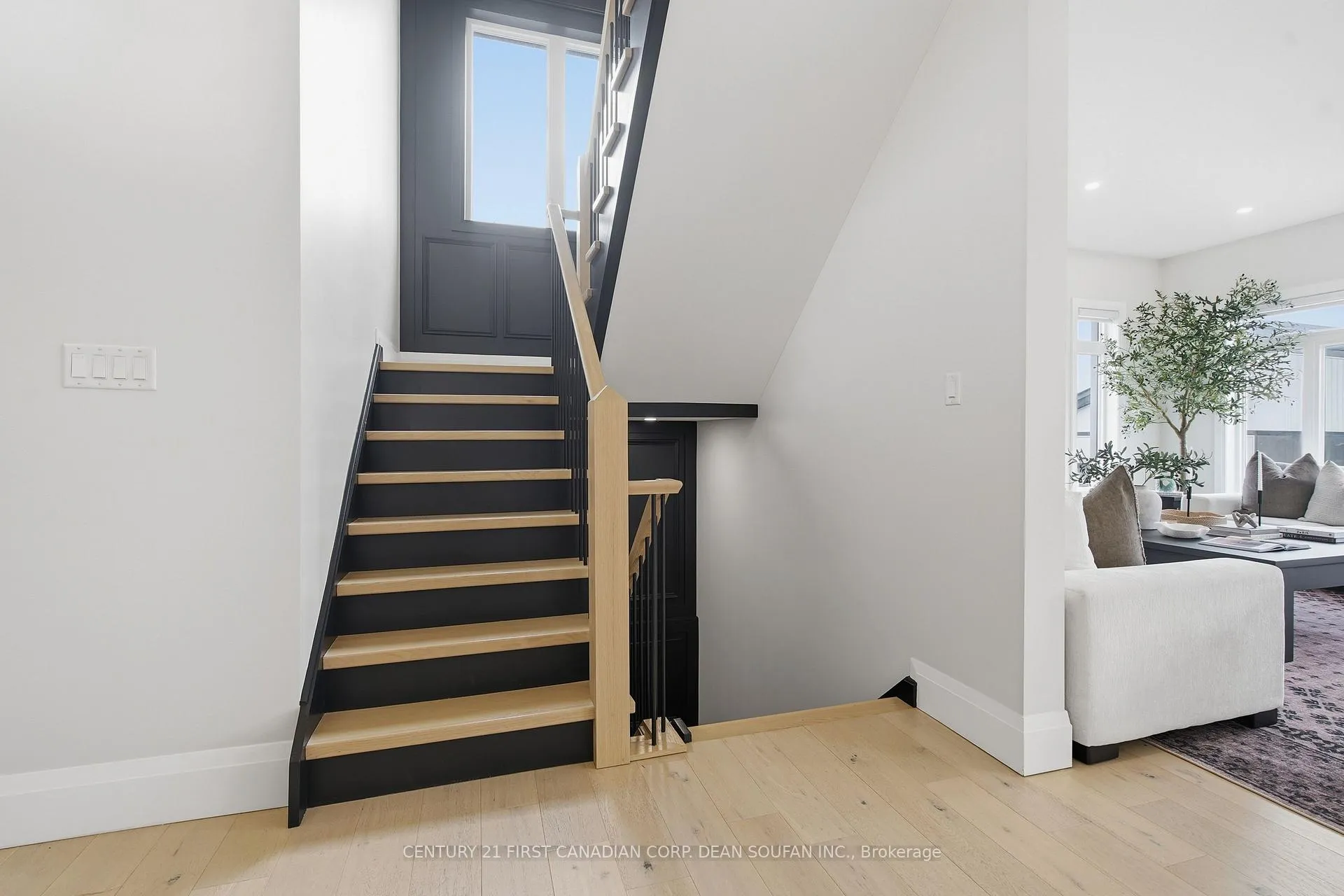Photo 5 of 7525 Silver Creek Crescent, London, South V — HOMEH