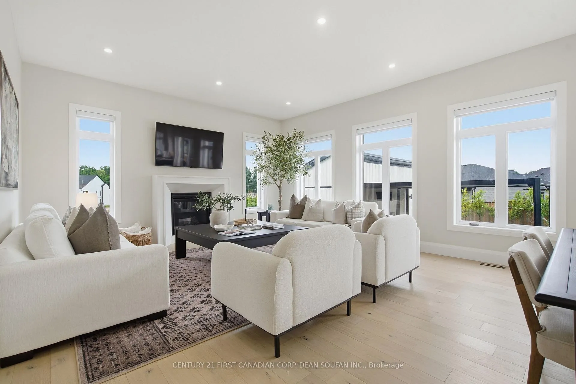 Photo 7 of 7525 Silver Creek Crescent, London, South V — HOMEH