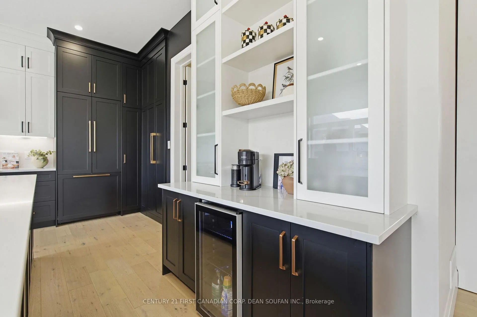 Photo 12 of 7525 Silver Creek Crescent, London, South V — HOMEH