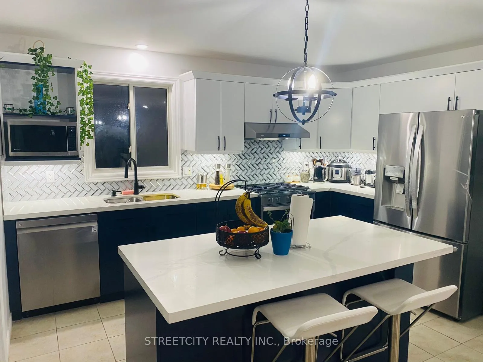 Photo 4 of 1751 Coronation Drive, London, North E — HOMEH