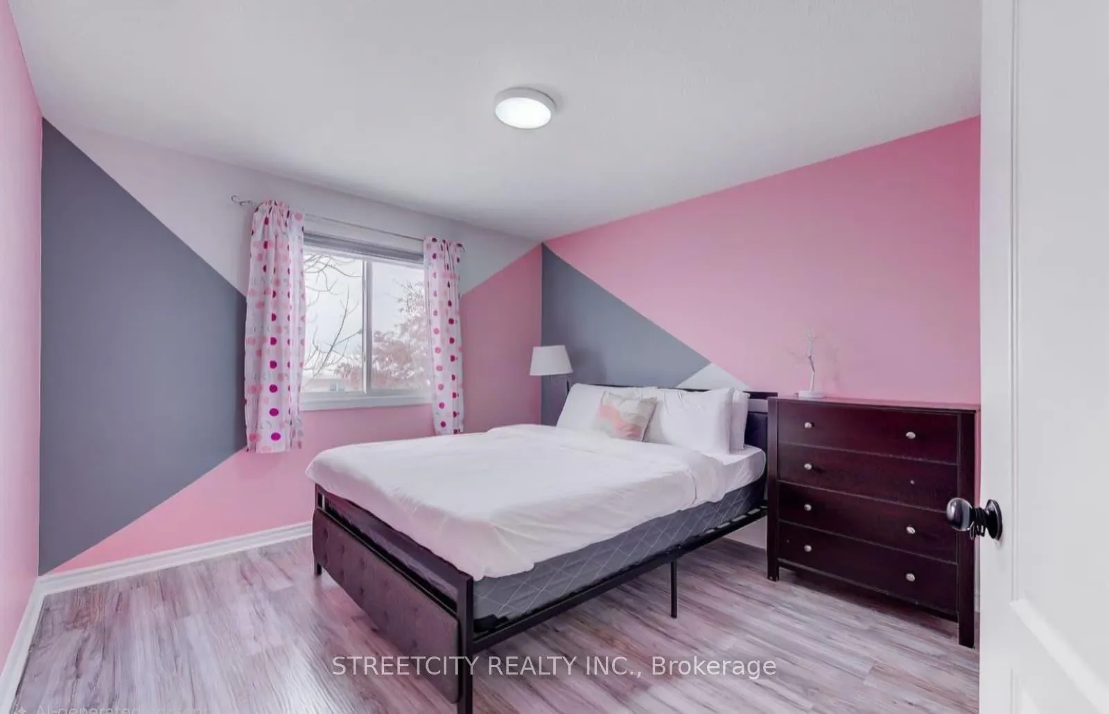 Photo 11 of 1751 Coronation Drive, London, North E — HOMEH