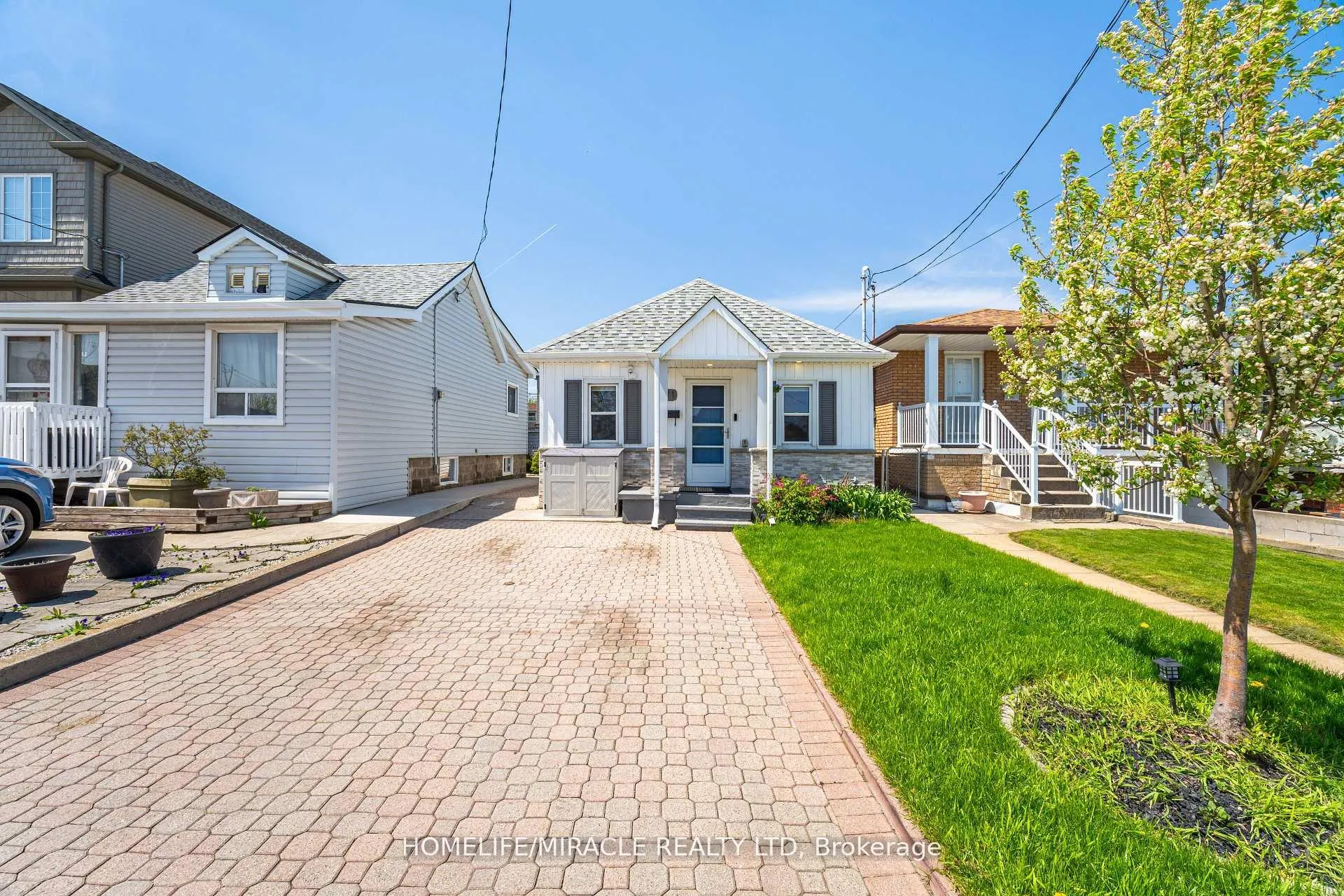 Photo 2 of 71 Beland Avenue N, Hamilton, McQuesten — HOMEH