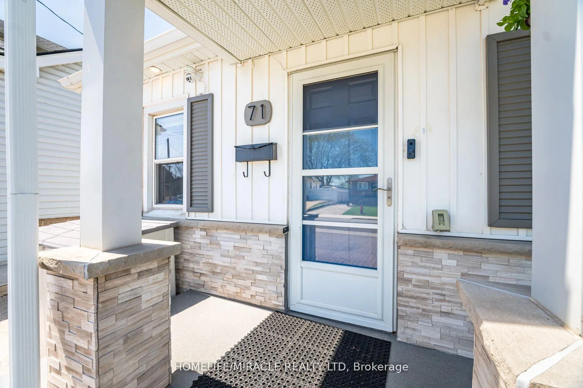 Photo 4 of 71 Beland Avenue N, Hamilton, McQuesten — HOMEH