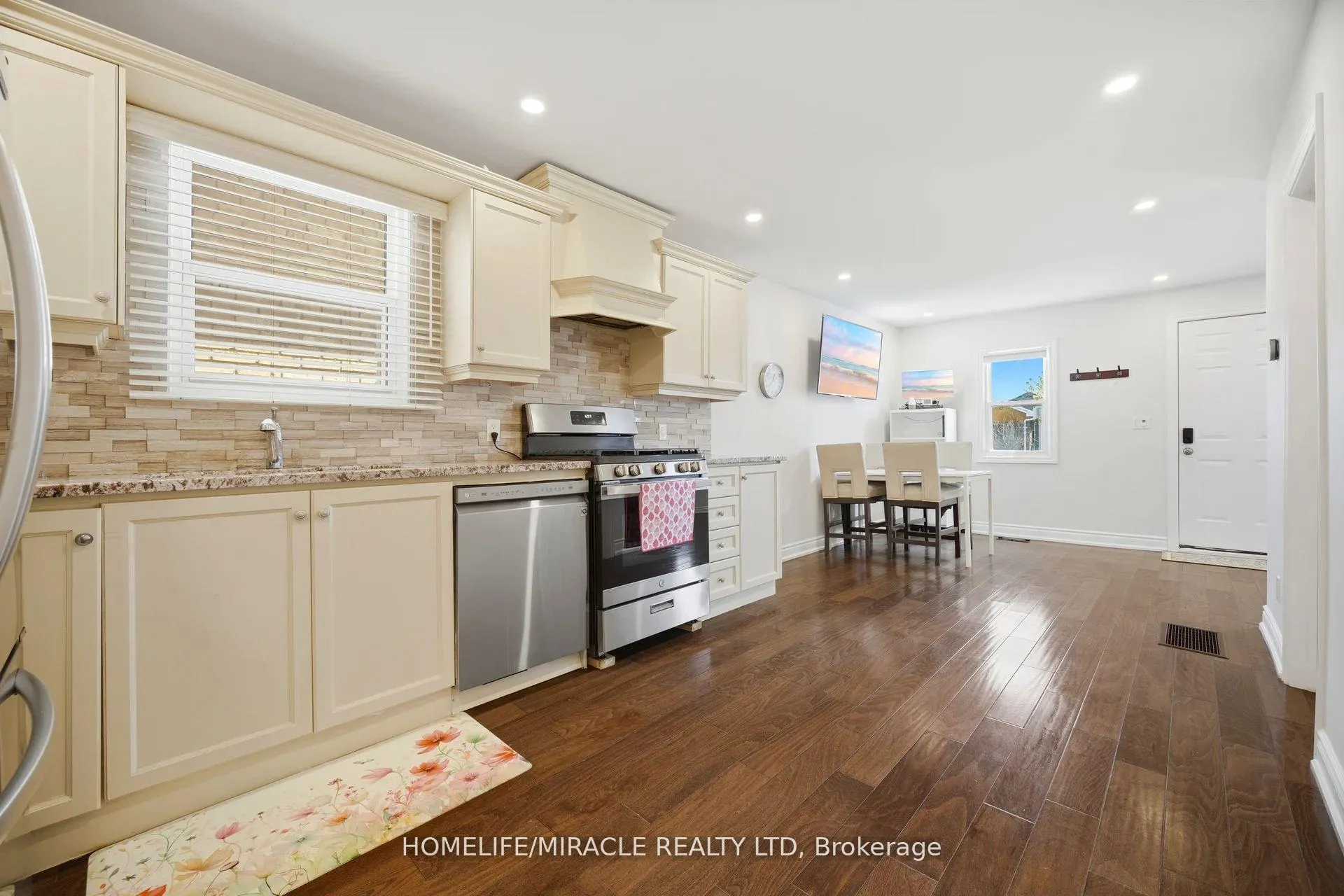 Photo 12 of 71 Beland Avenue N, Hamilton, McQuesten — HOMEH