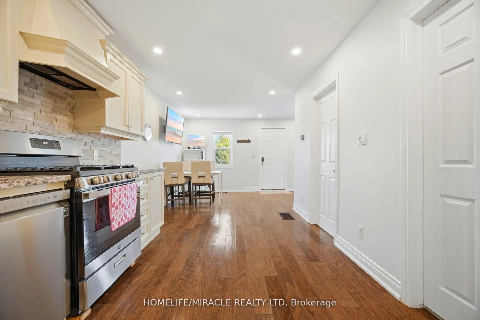 Photo 13 of 71 Beland Avenue N, Hamilton, McQuesten — HOMEH