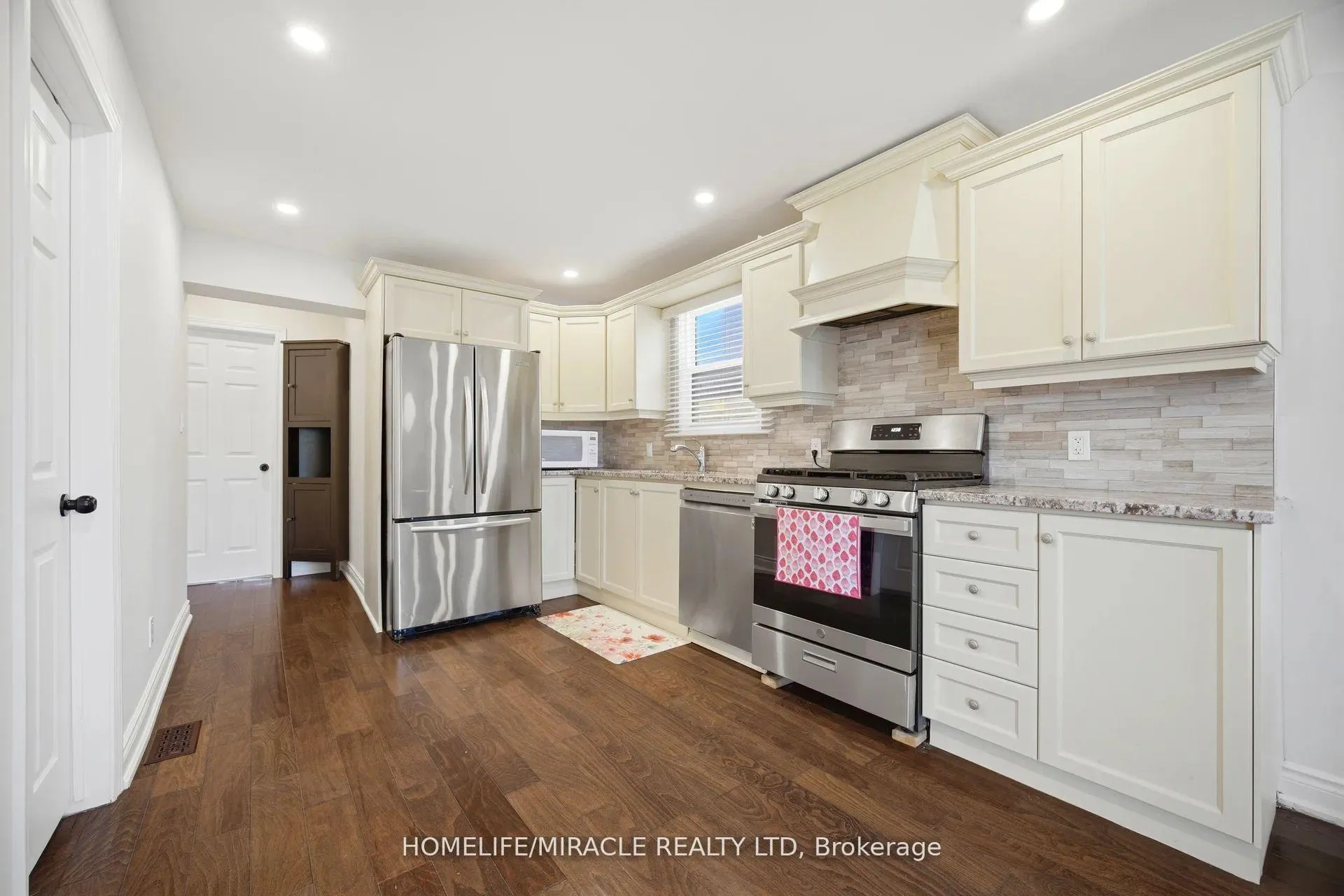 Photo 14 of 71 Beland Avenue N, Hamilton, McQuesten — HOMEH