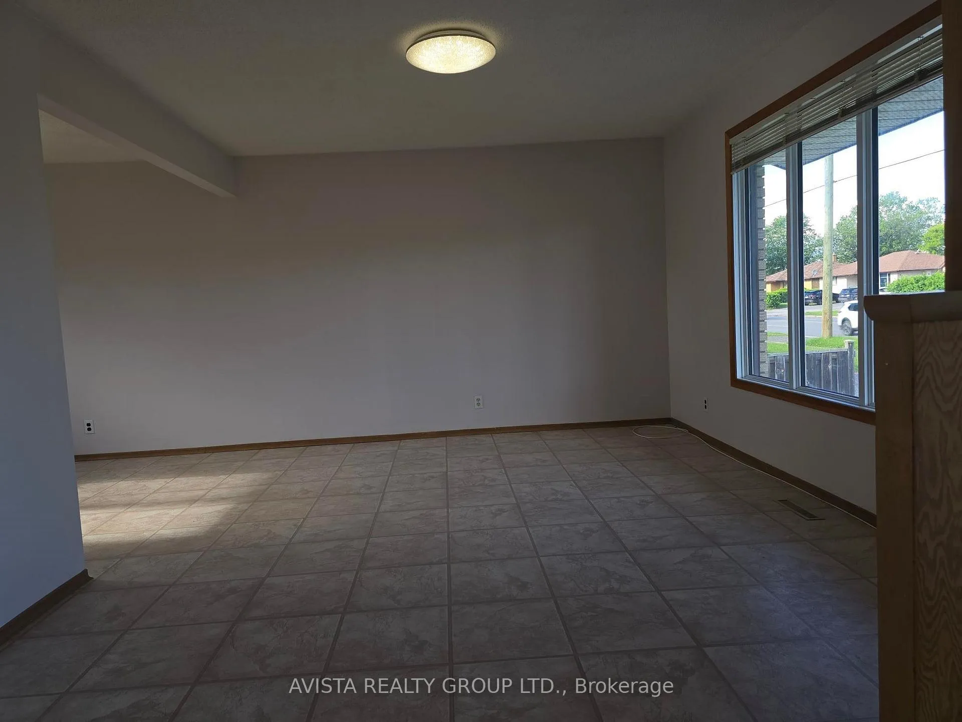 Photo 4 of 205 Edward St North, Thunder Bay, Edgewater Park — HOMEH