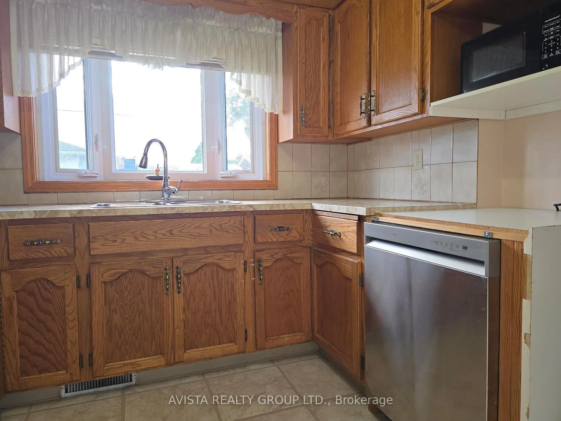 Photo 7 of 205 Edward St North, Thunder Bay, Edgewater Park — HOMEH