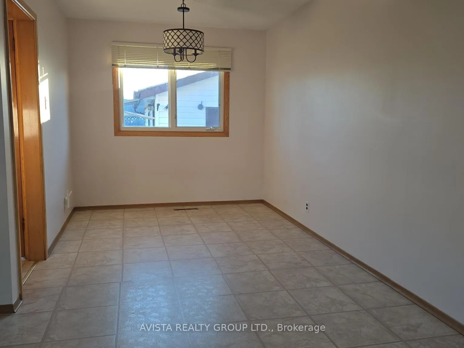 Photo 8 of 205 Edward St North, Thunder Bay, Edgewater Park — HOMEH